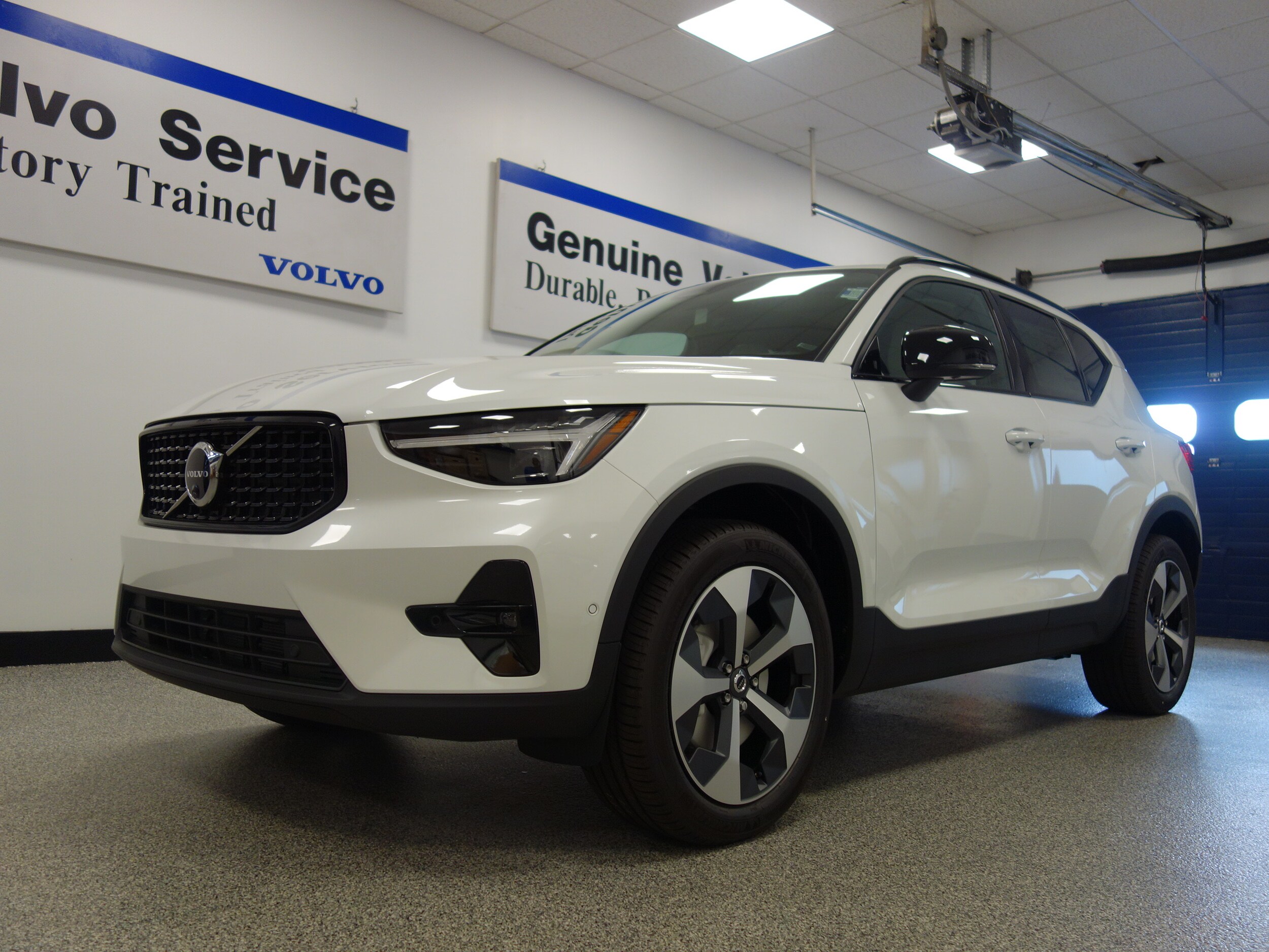 new 2025 Volvo XC40 car, priced at $48,315