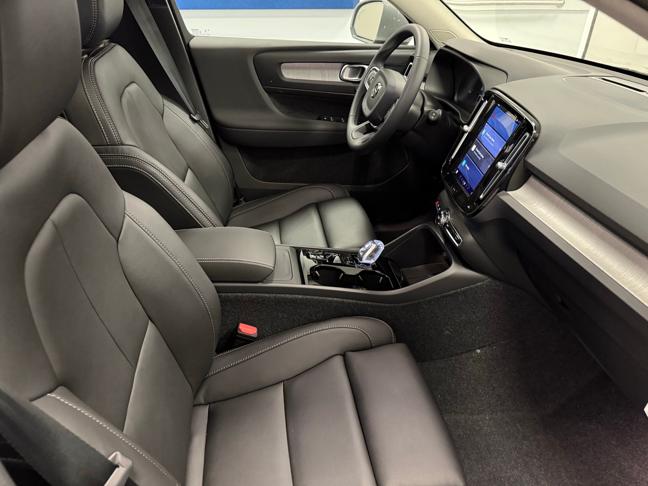 new 2025 Volvo XC40 car, priced at $48,335