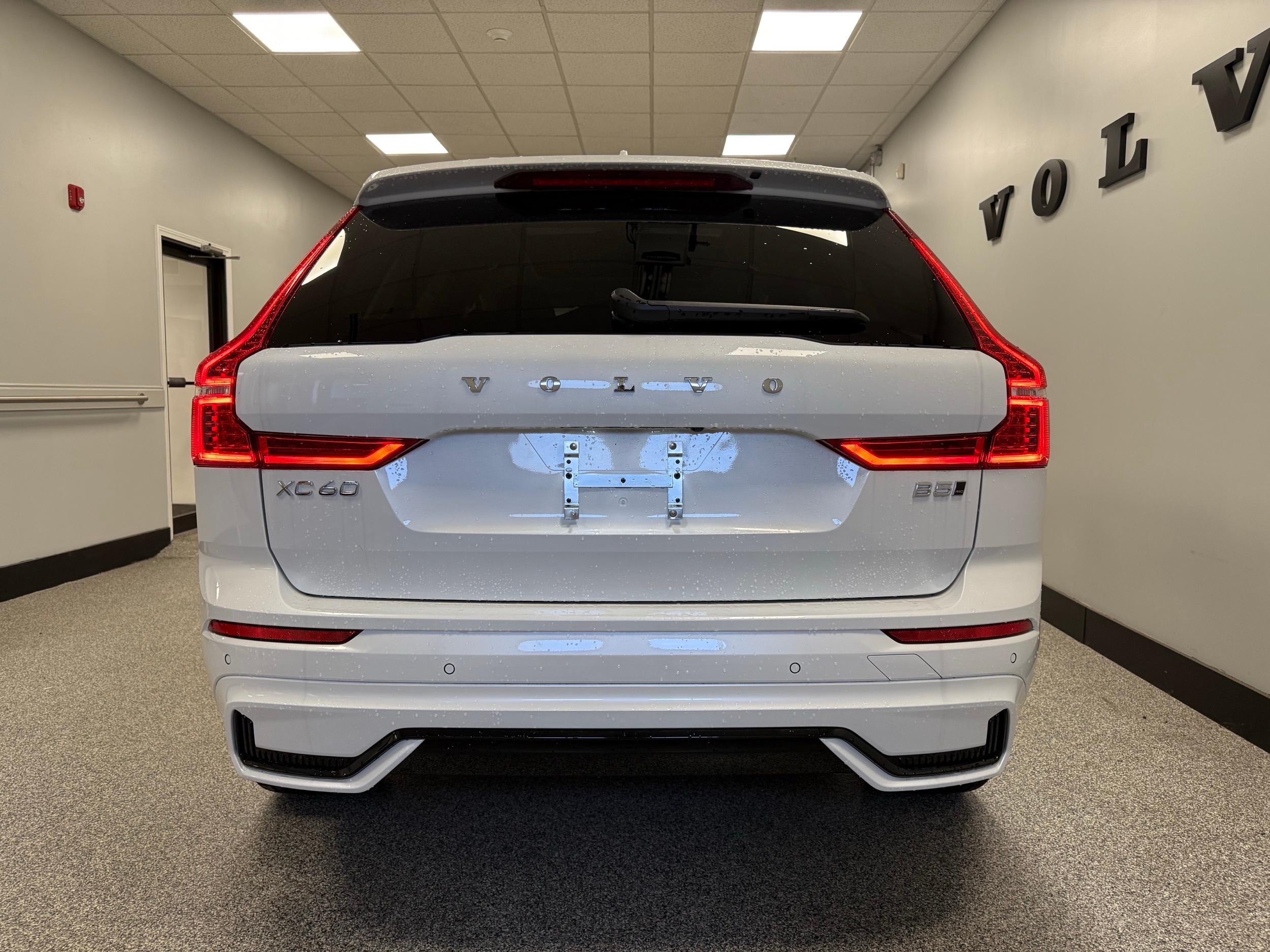 new 2025 Volvo XC60 car, priced at $50,705