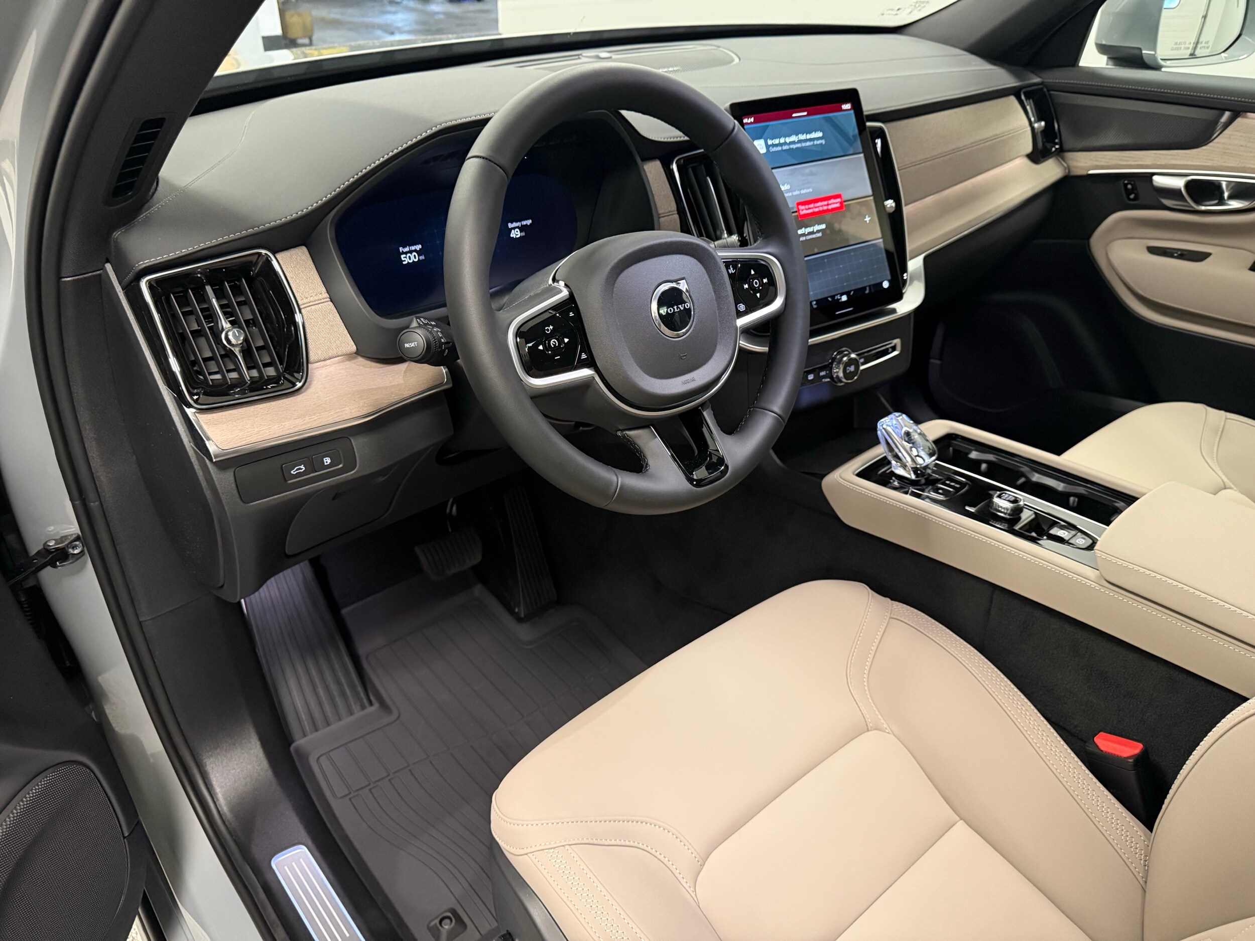 new 2025 Volvo XC90 plug-in hybrid car, priced at $78,805