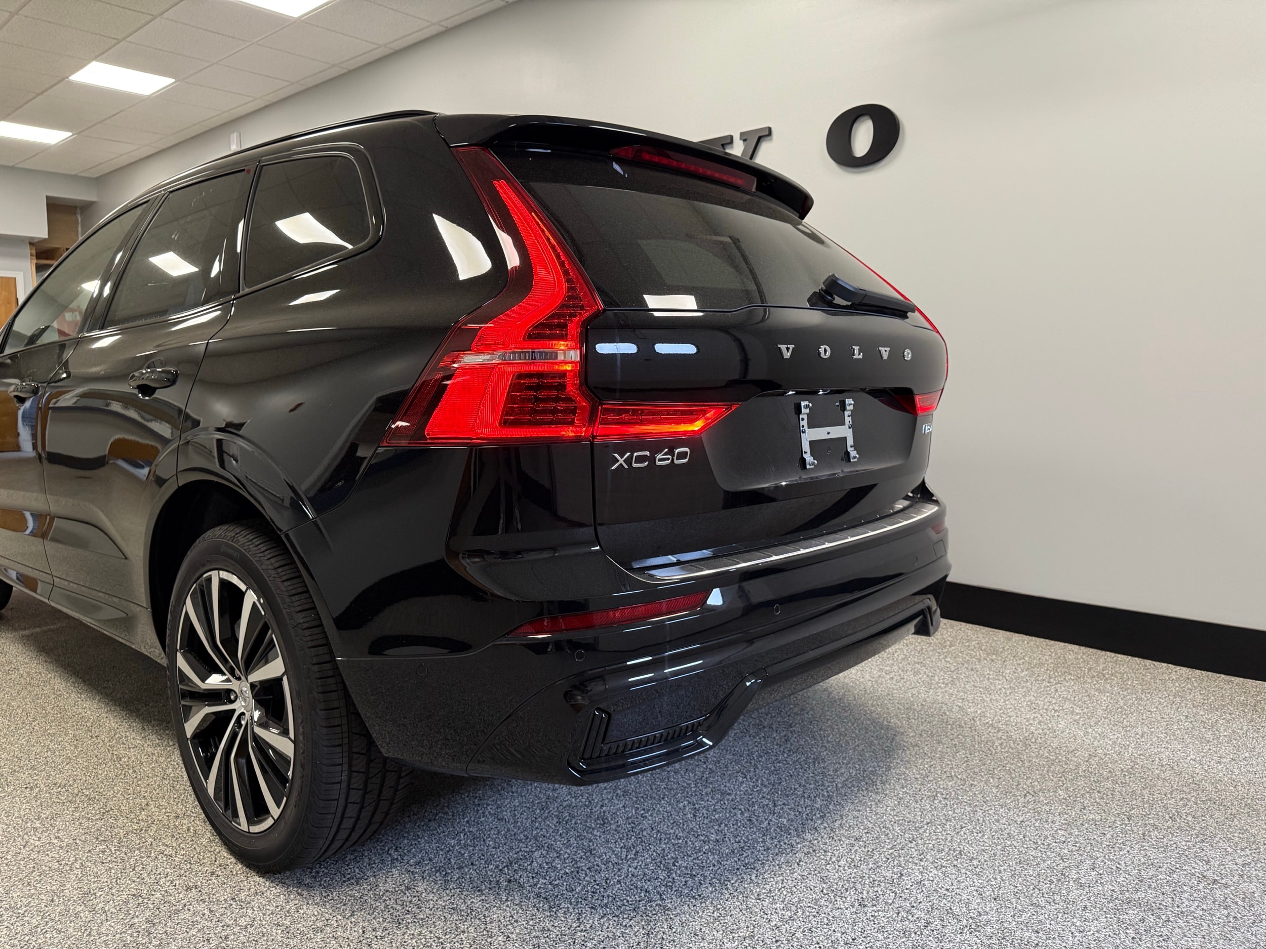 new 2025 Volvo XC60 car, priced at $55,360