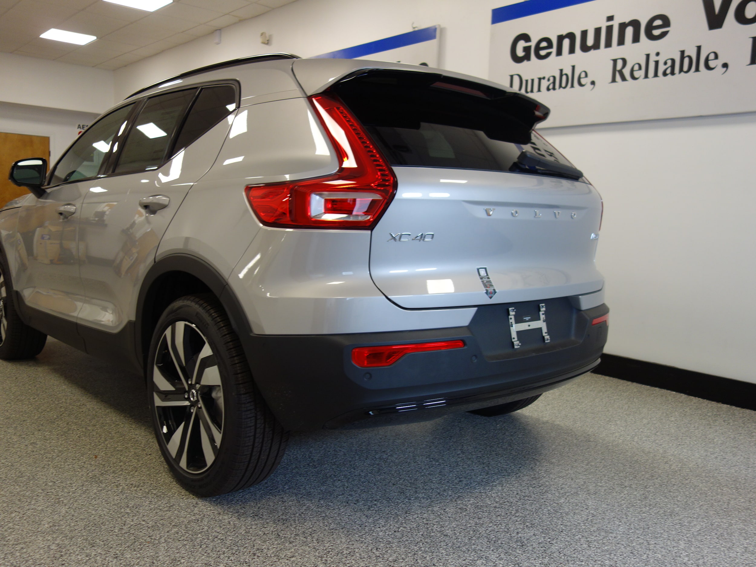 new 2025 Volvo XC40 car, priced at $51,040