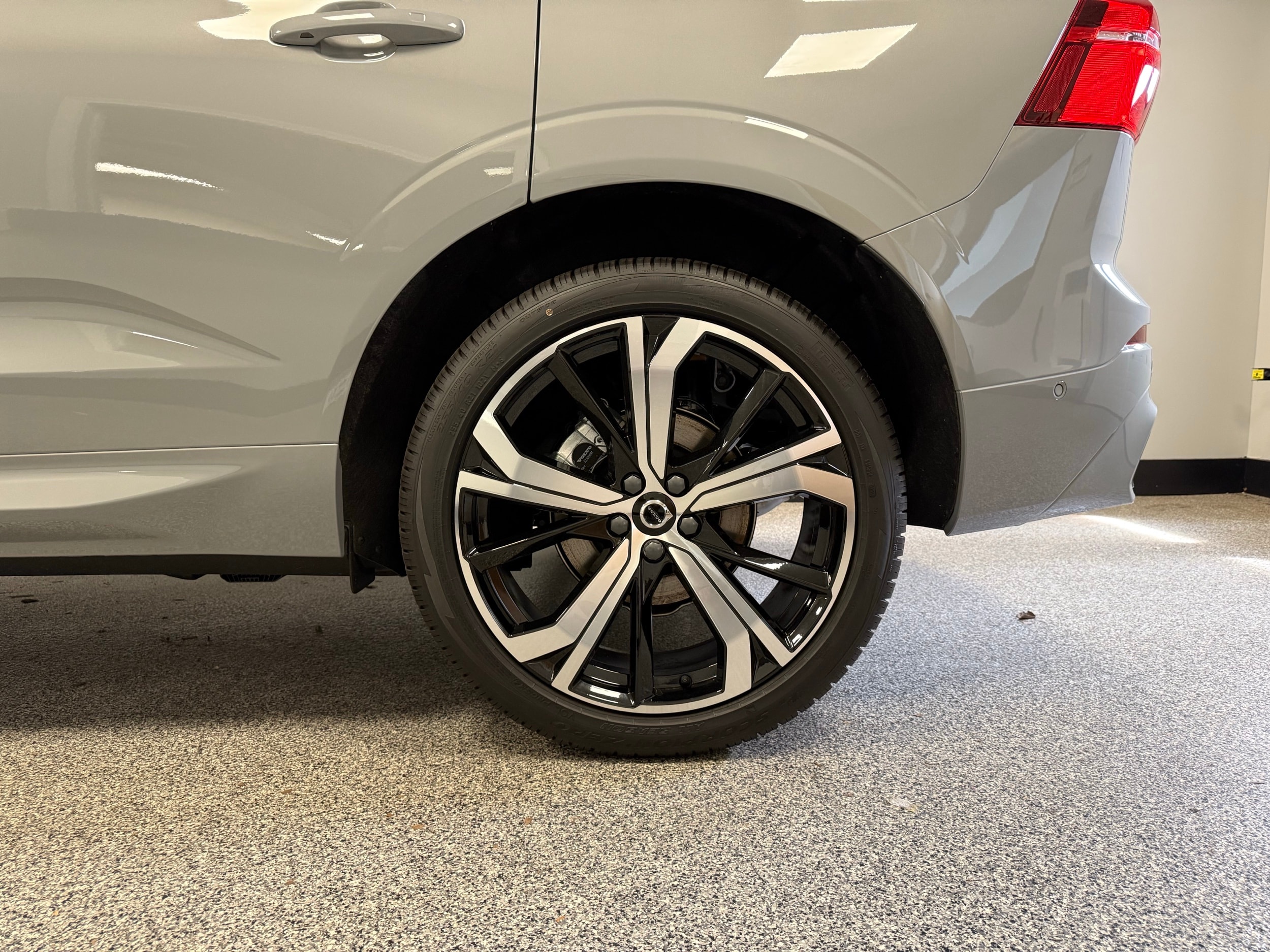 new 2025 Volvo XC60 car, priced at $61,400
