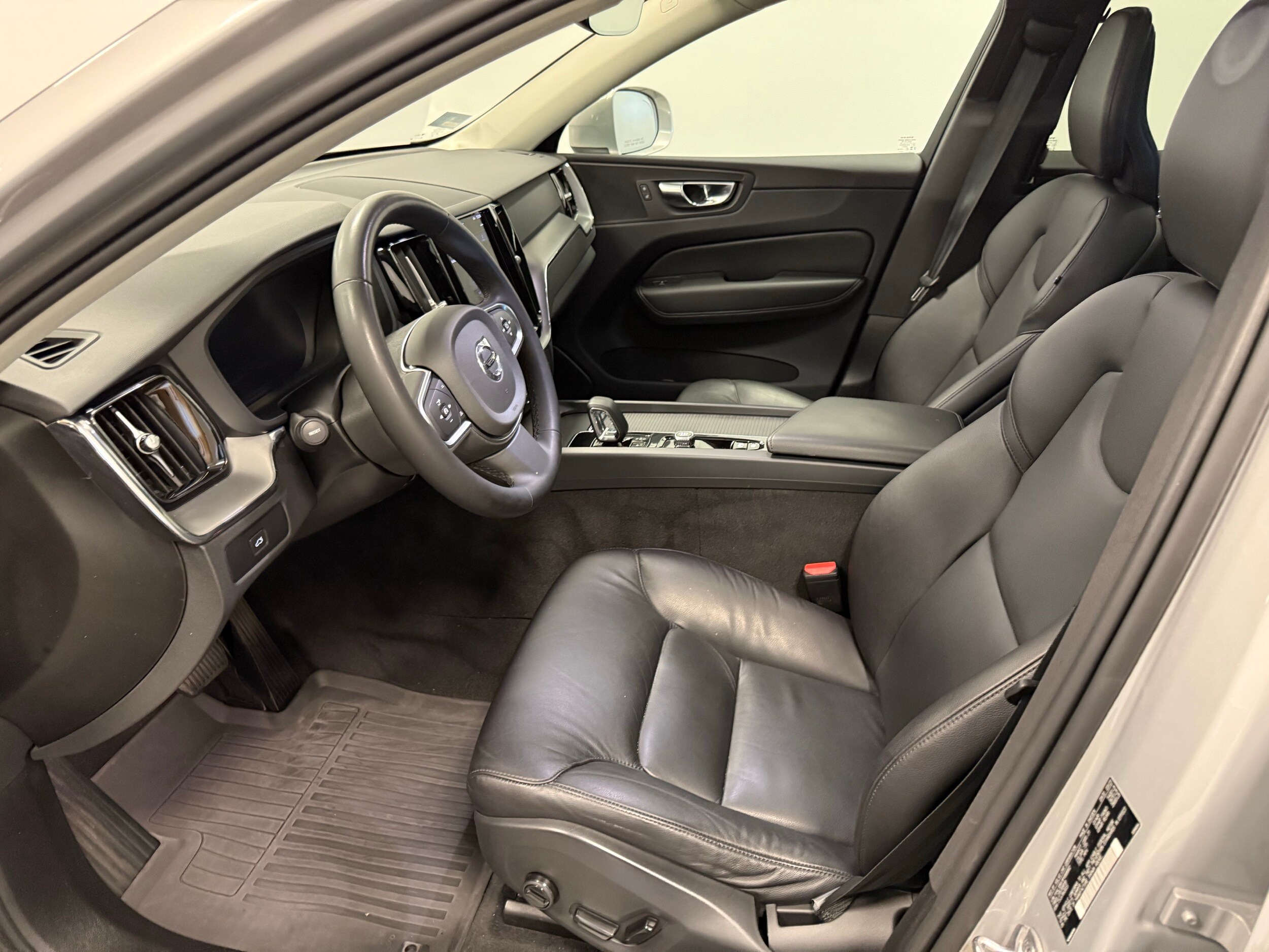 used 2023 Volvo XC60 car, priced at $37,500