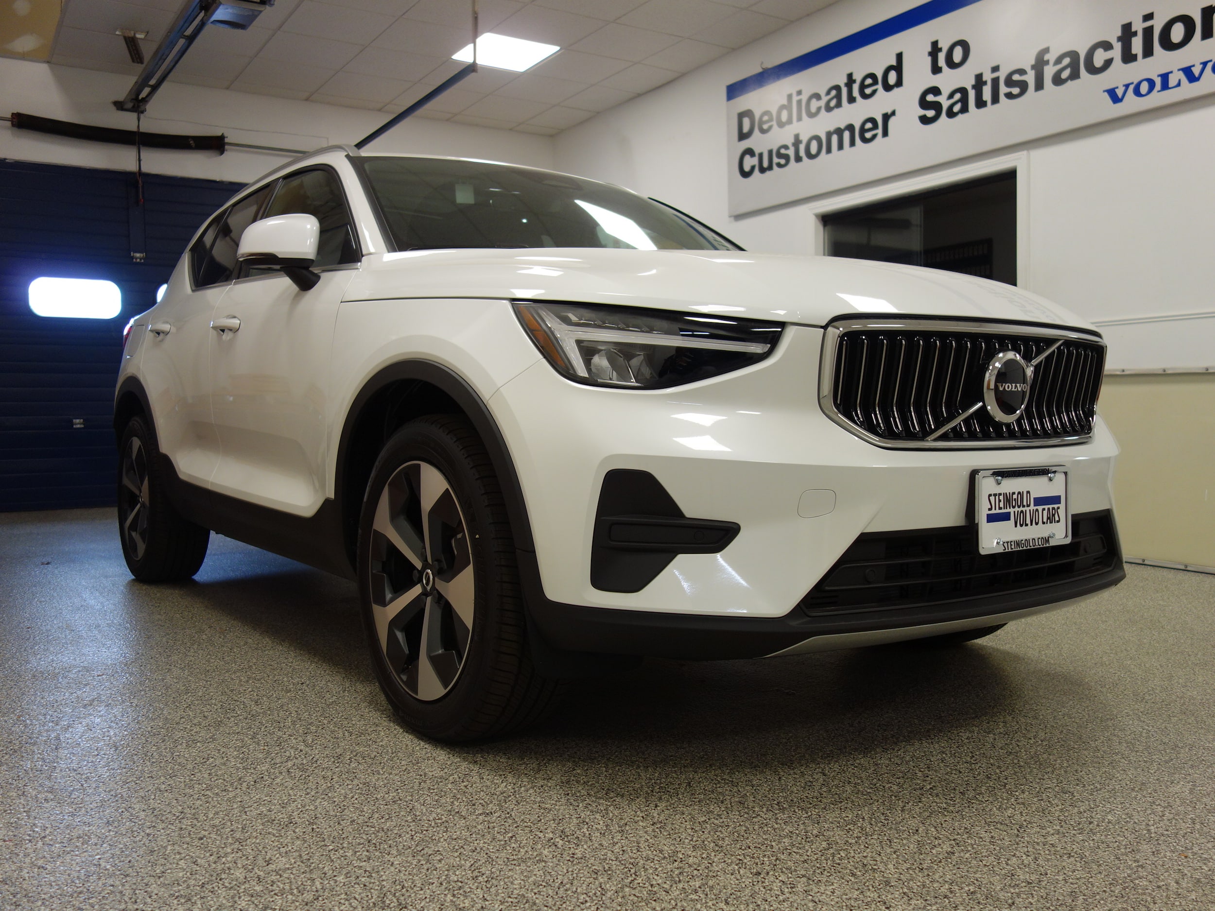 new 2025 Volvo XC40 car, priced at $46,015