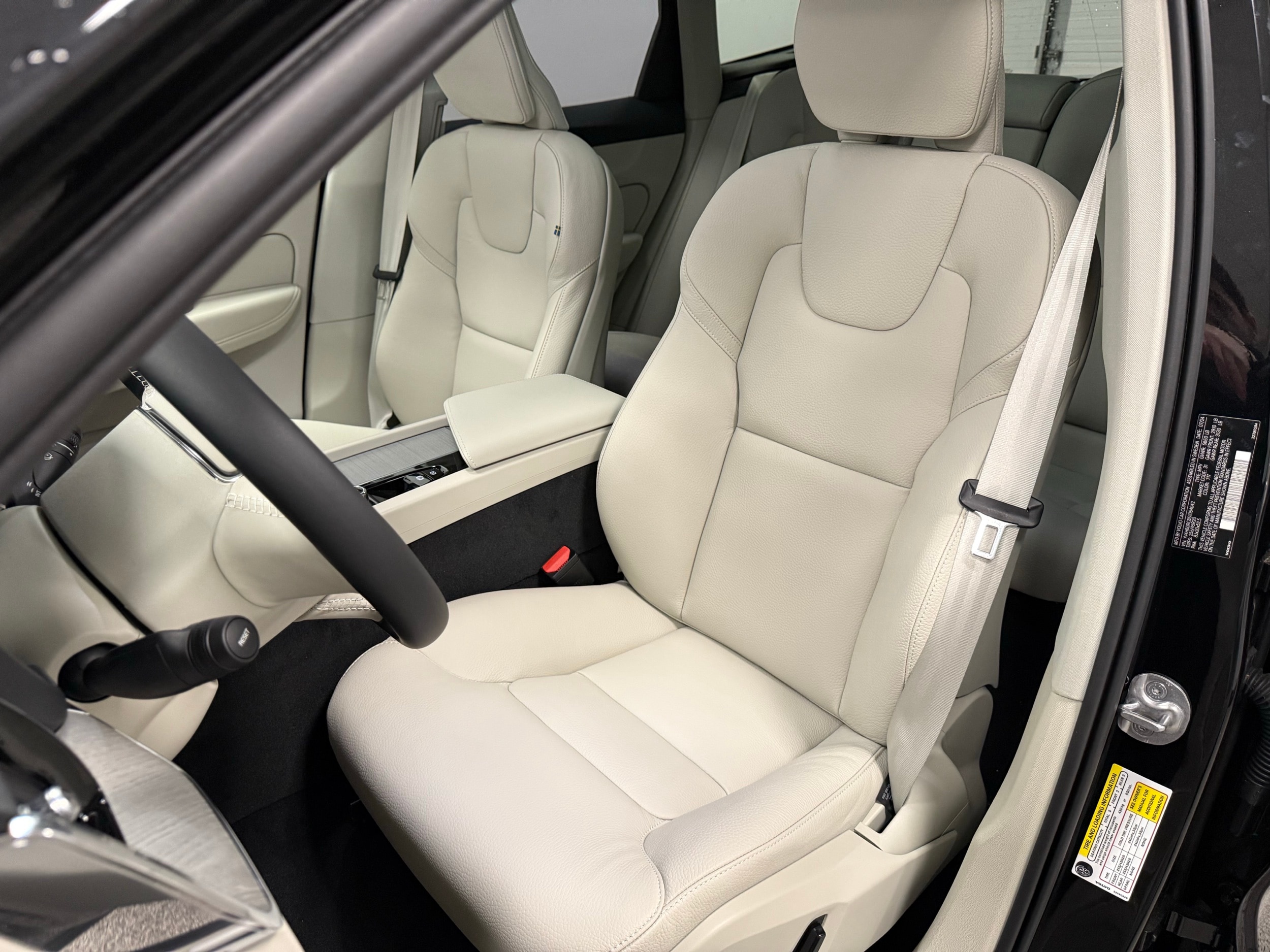 new 2025 Volvo XC60 plug-in hybrid car, priced at $66,235
