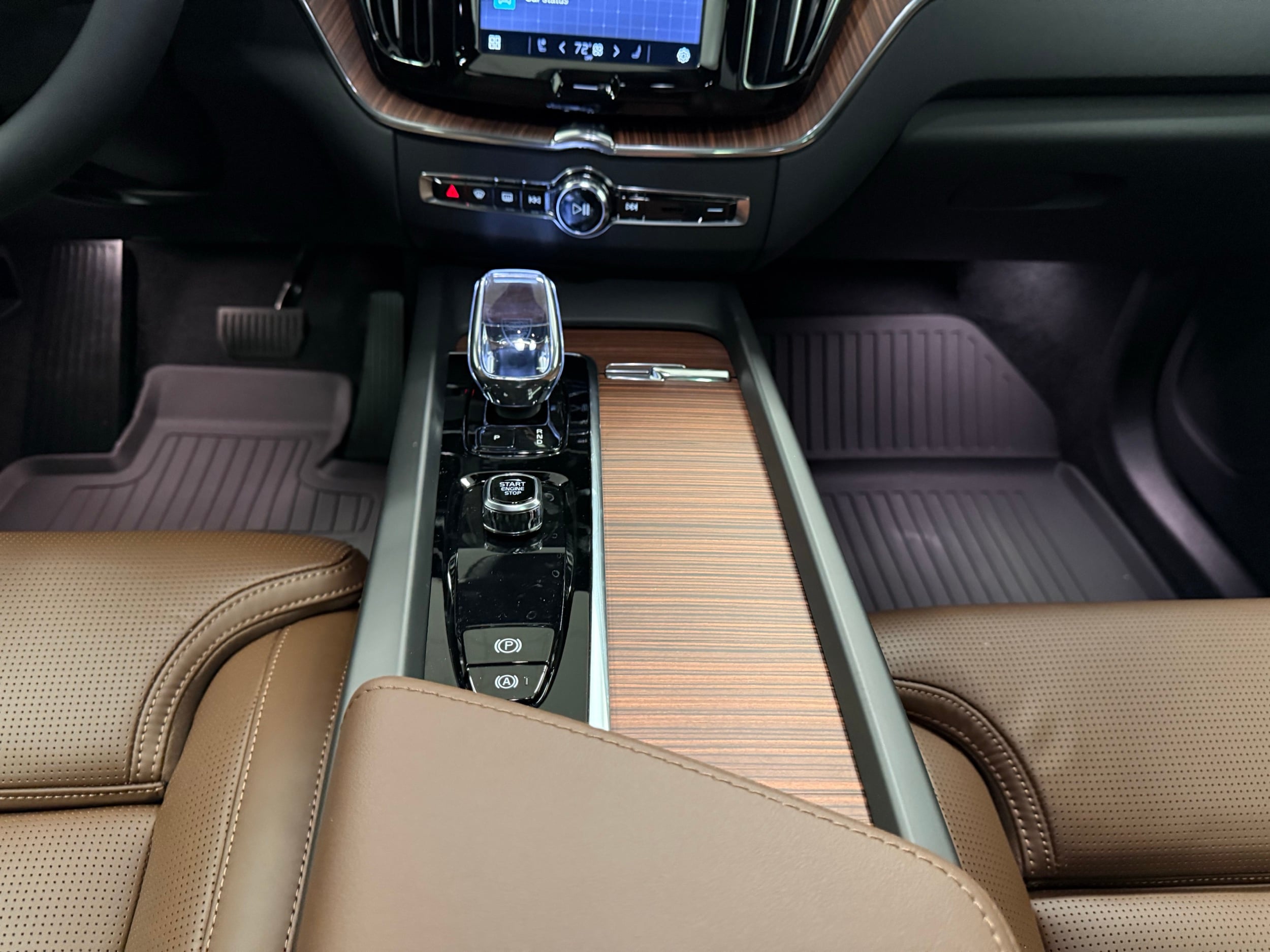 new 2025 Volvo XC60 car, priced at $59,645