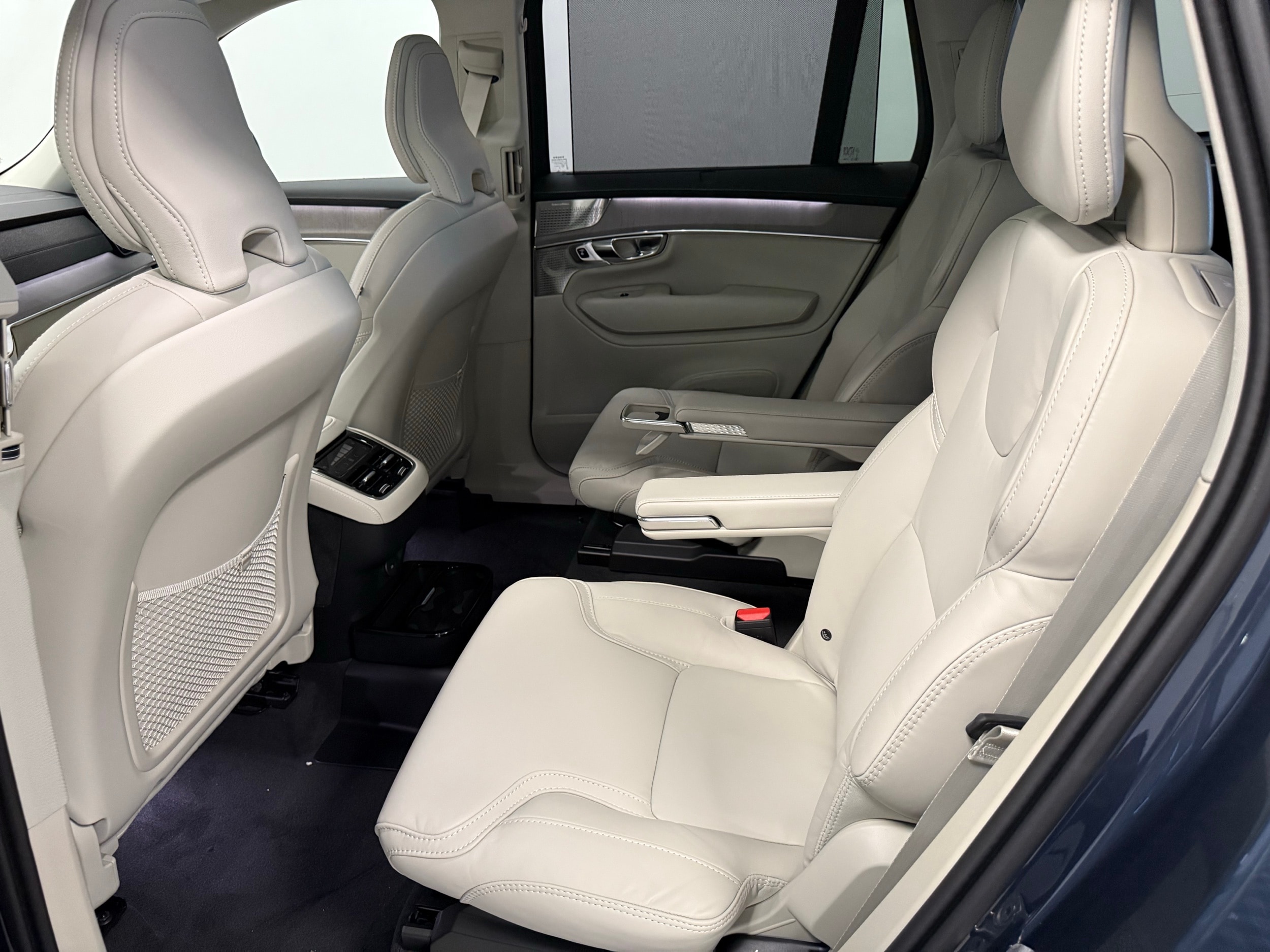 new 2025 Volvo XC90 car, priced at $76,045