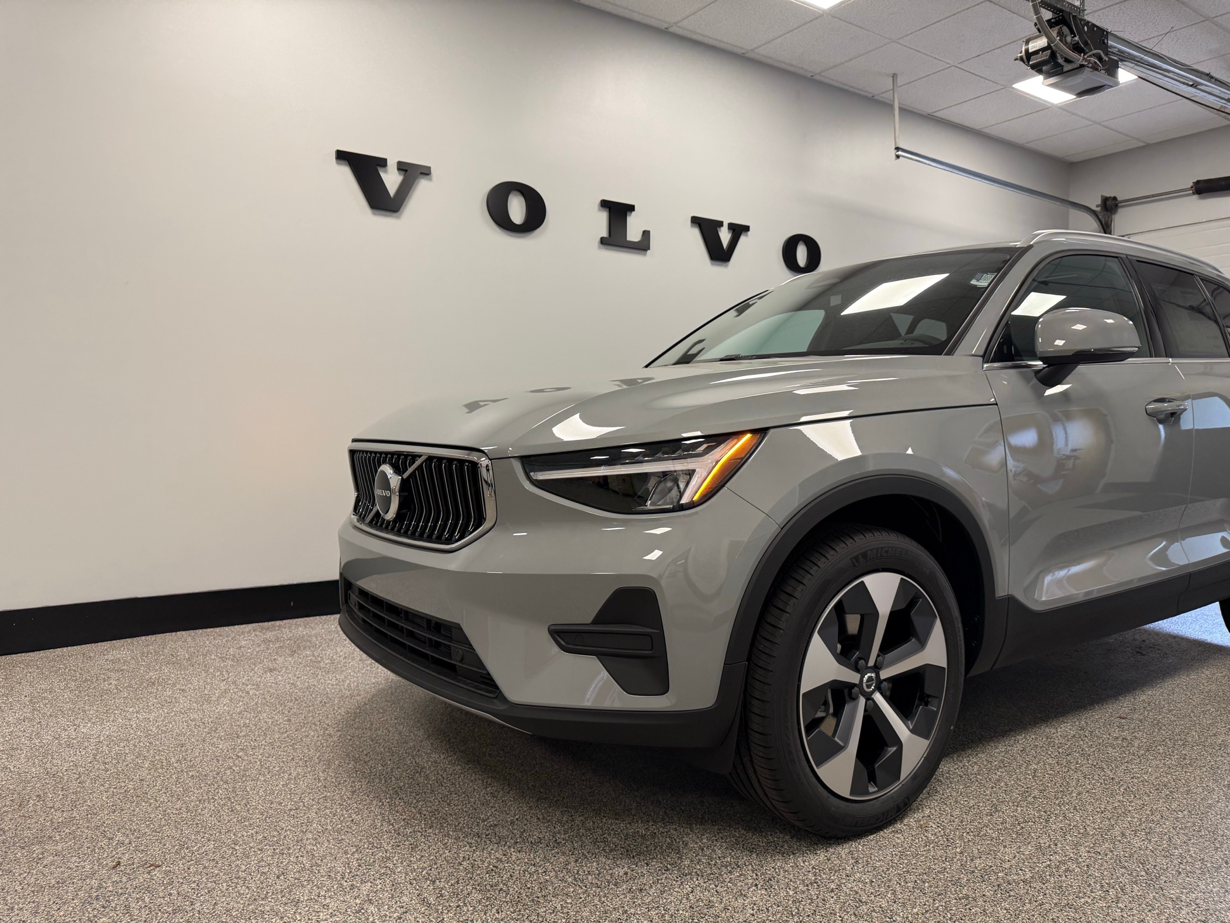 new 2025 Volvo XC40 car, priced at $46,035