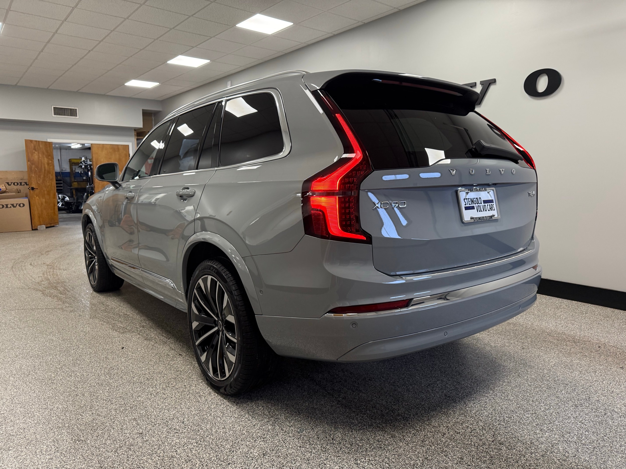 new 2025 Volvo XC90 plug-in hybrid car, priced at $78,805