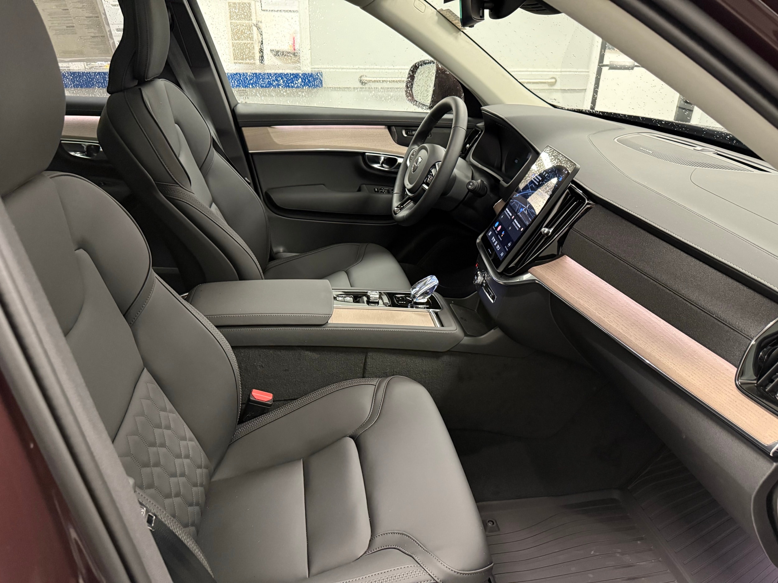 new 2025 Volvo XC90 plug-in hybrid car, priced at $79,195