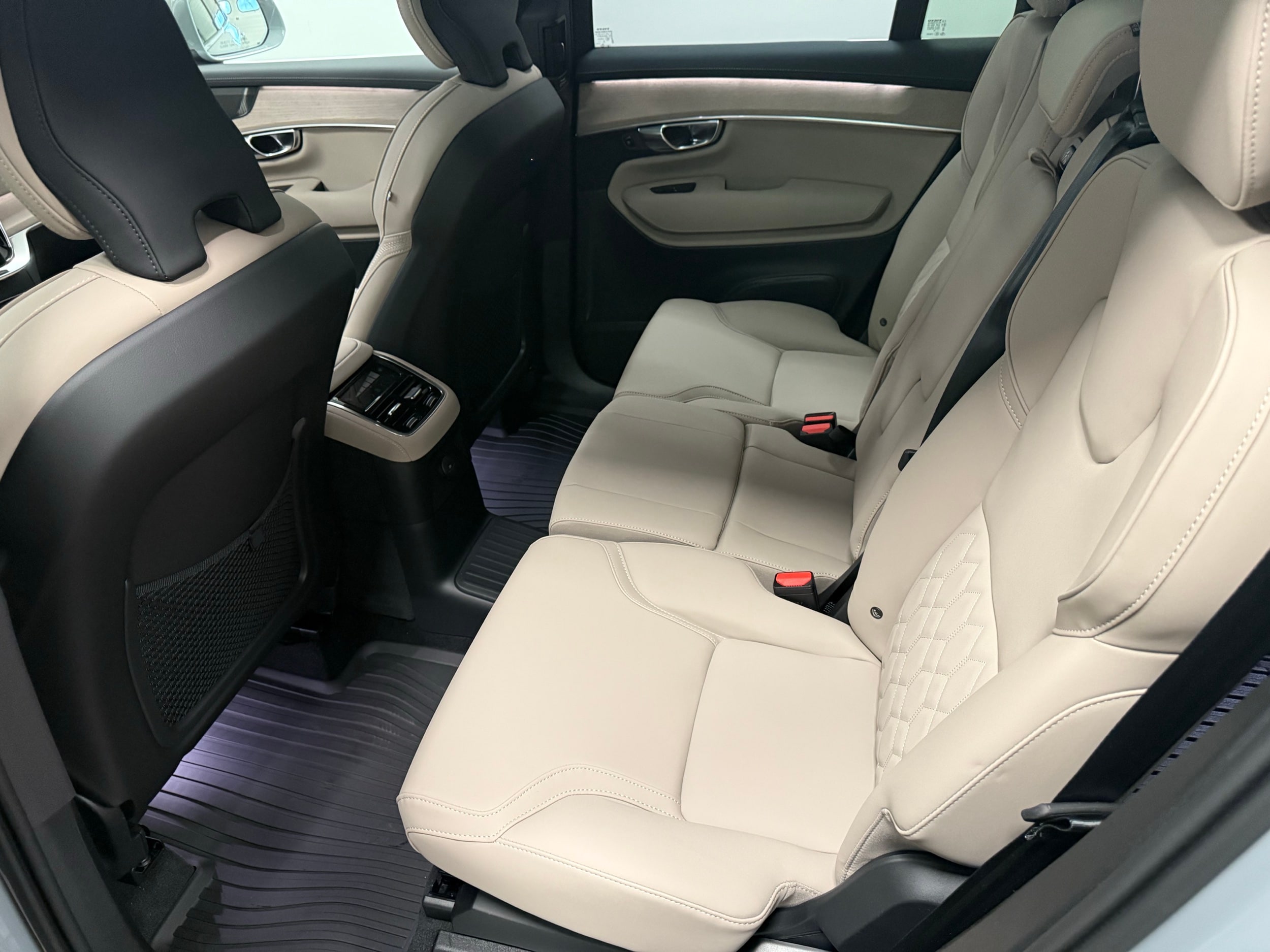 new 2025 Volvo XC90 plug-in hybrid car, priced at $78,805