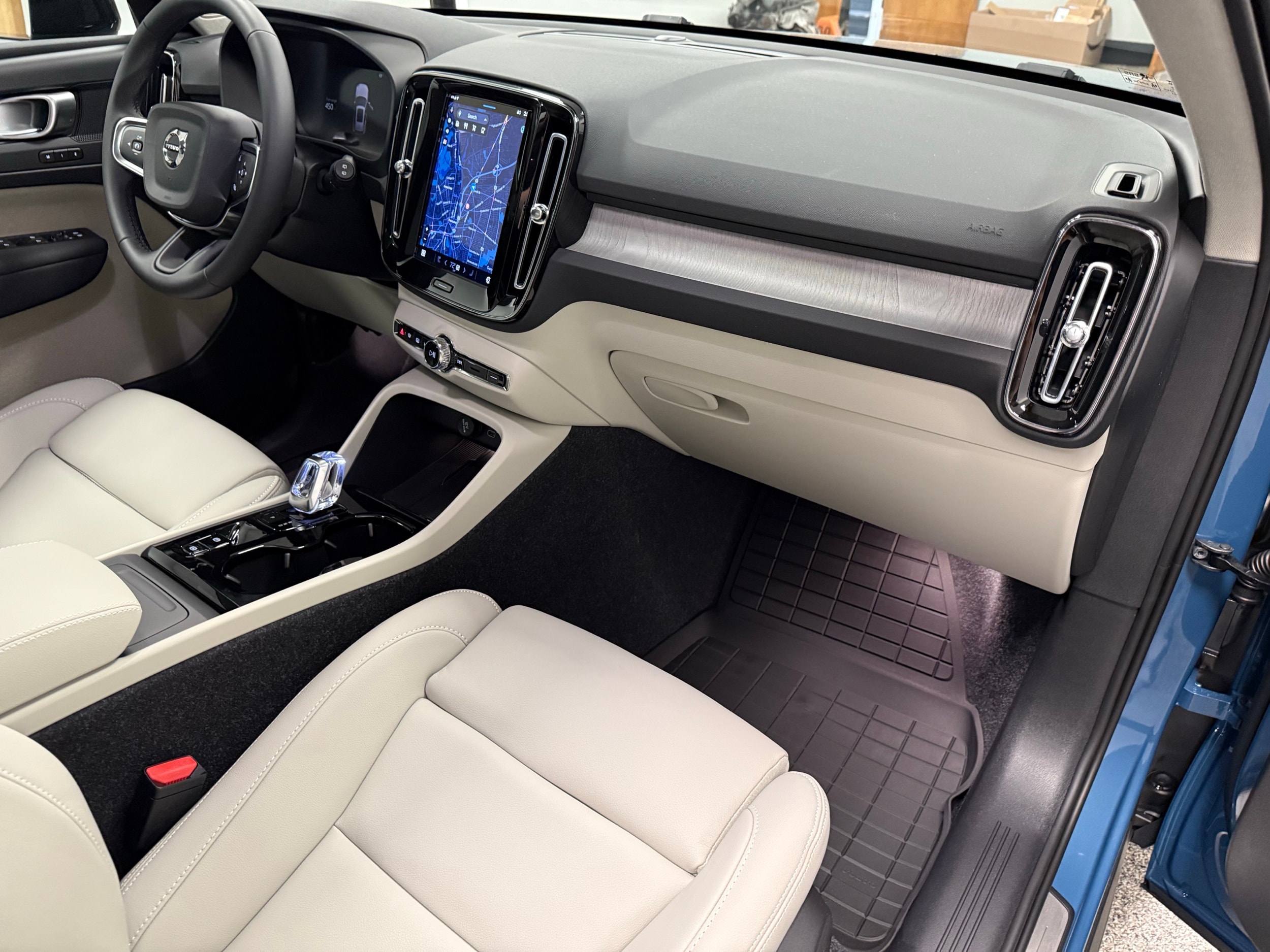 new 2025 Volvo XC40 car, priced at $49,810