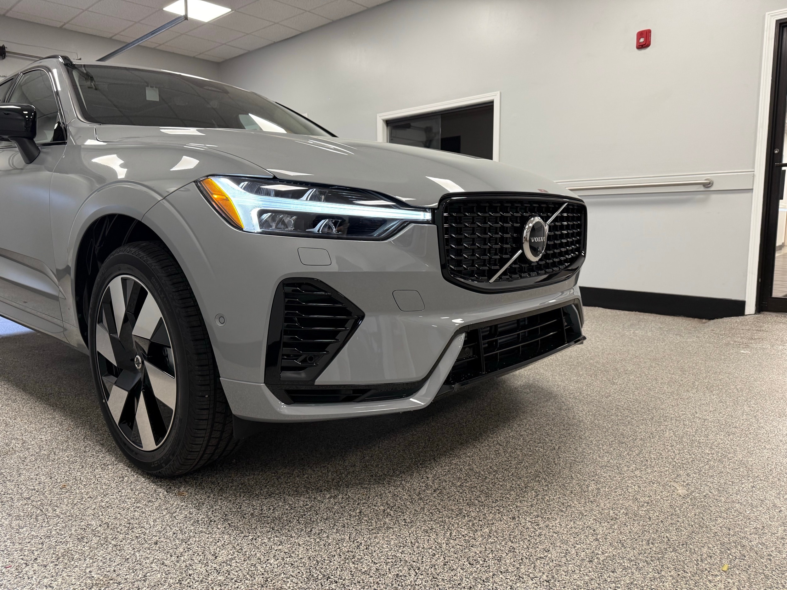 new 2025 Volvo XC60 plug-in hybrid car, priced at $66,260