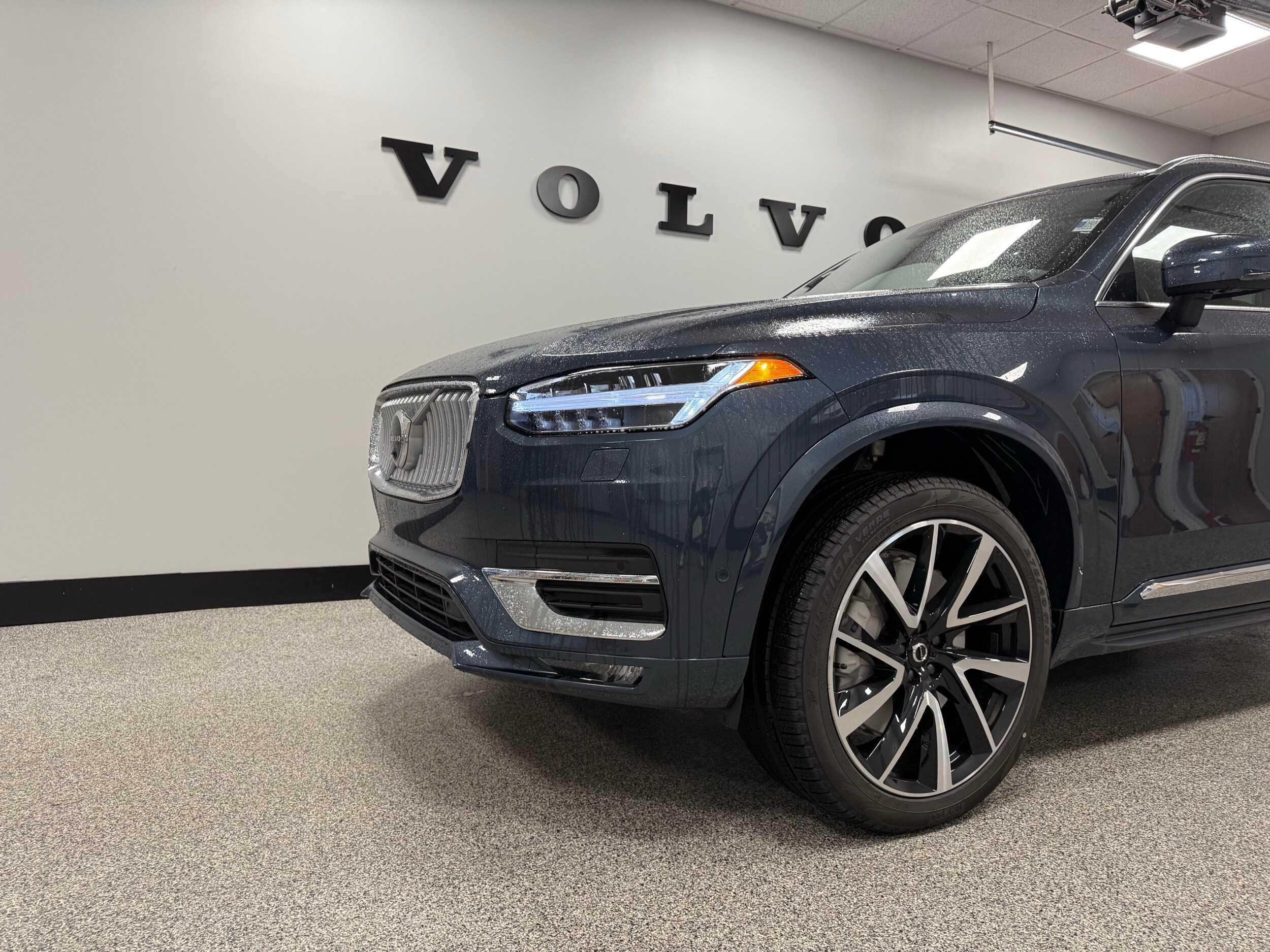 new 2025 Volvo XC90 car, priced at $69,450