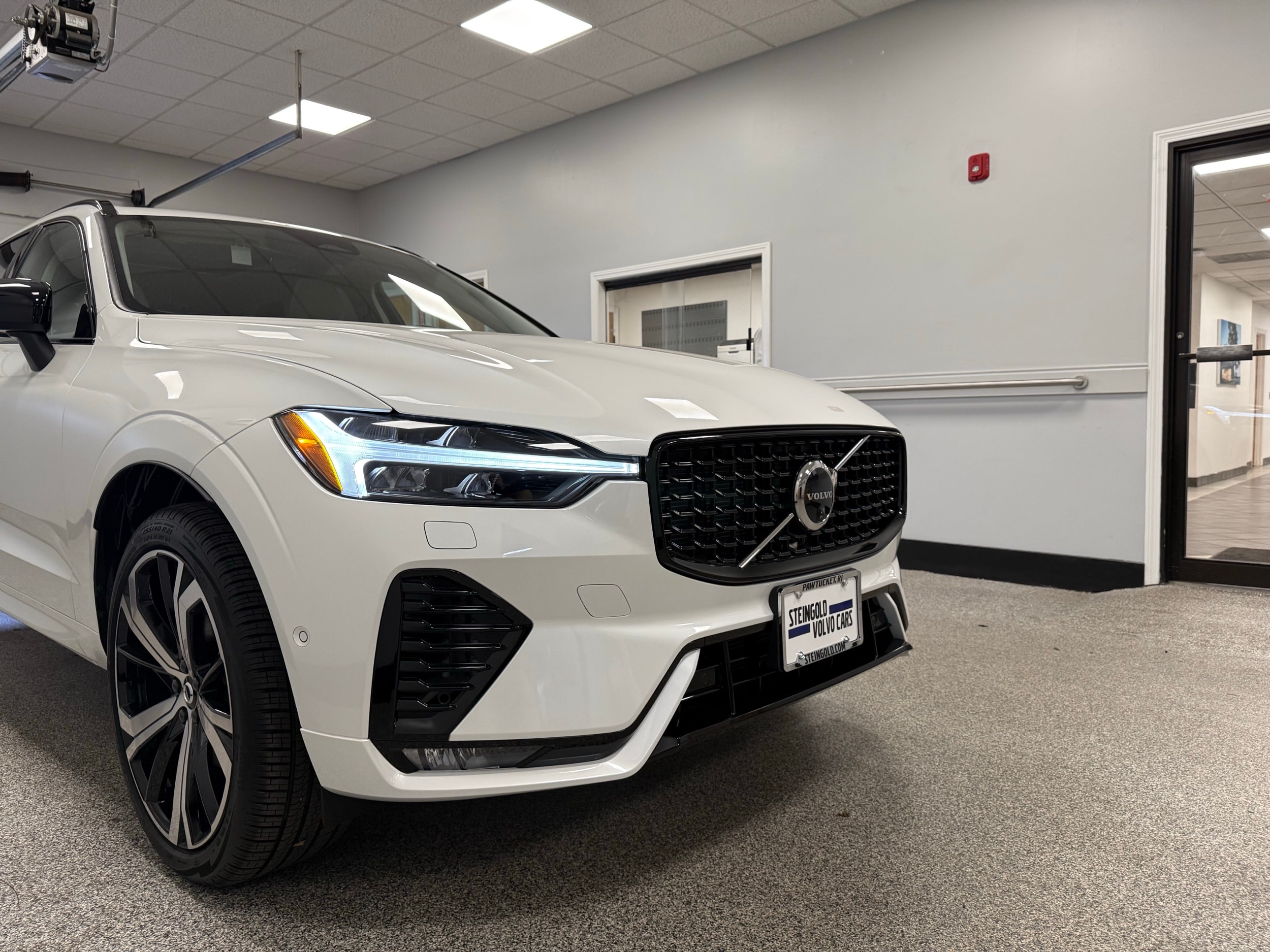 new 2025 Volvo XC60 car, priced at $60,660
