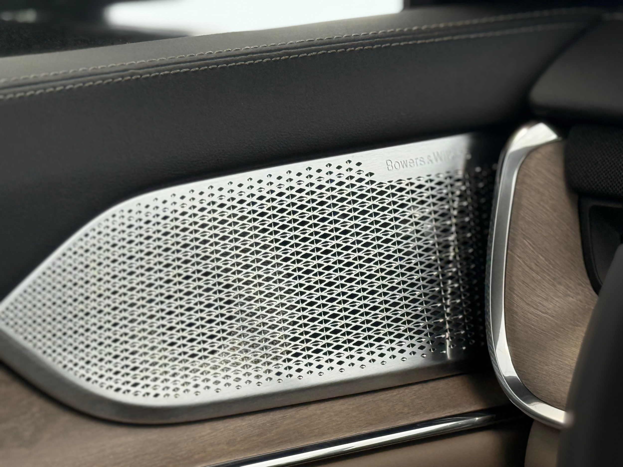 new 2025 Volvo EX90 car, priced at $94,640
