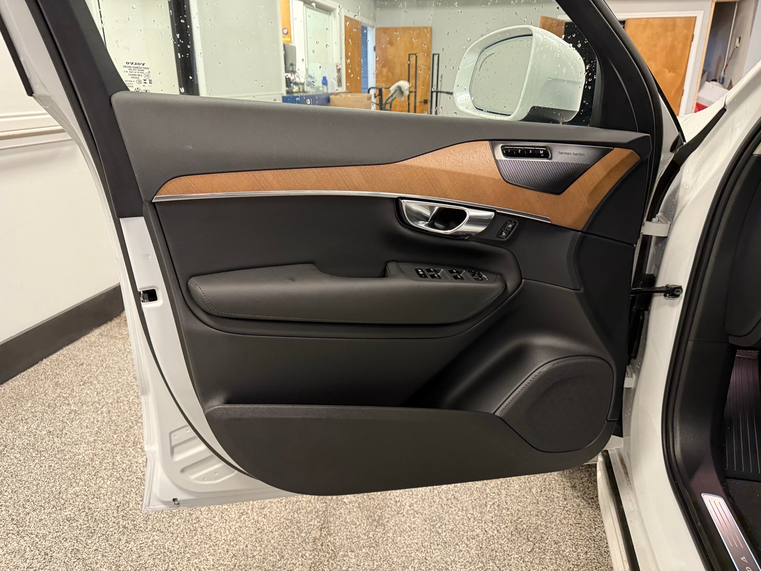 new 2025 Volvo XC90 car, priced at $68,455