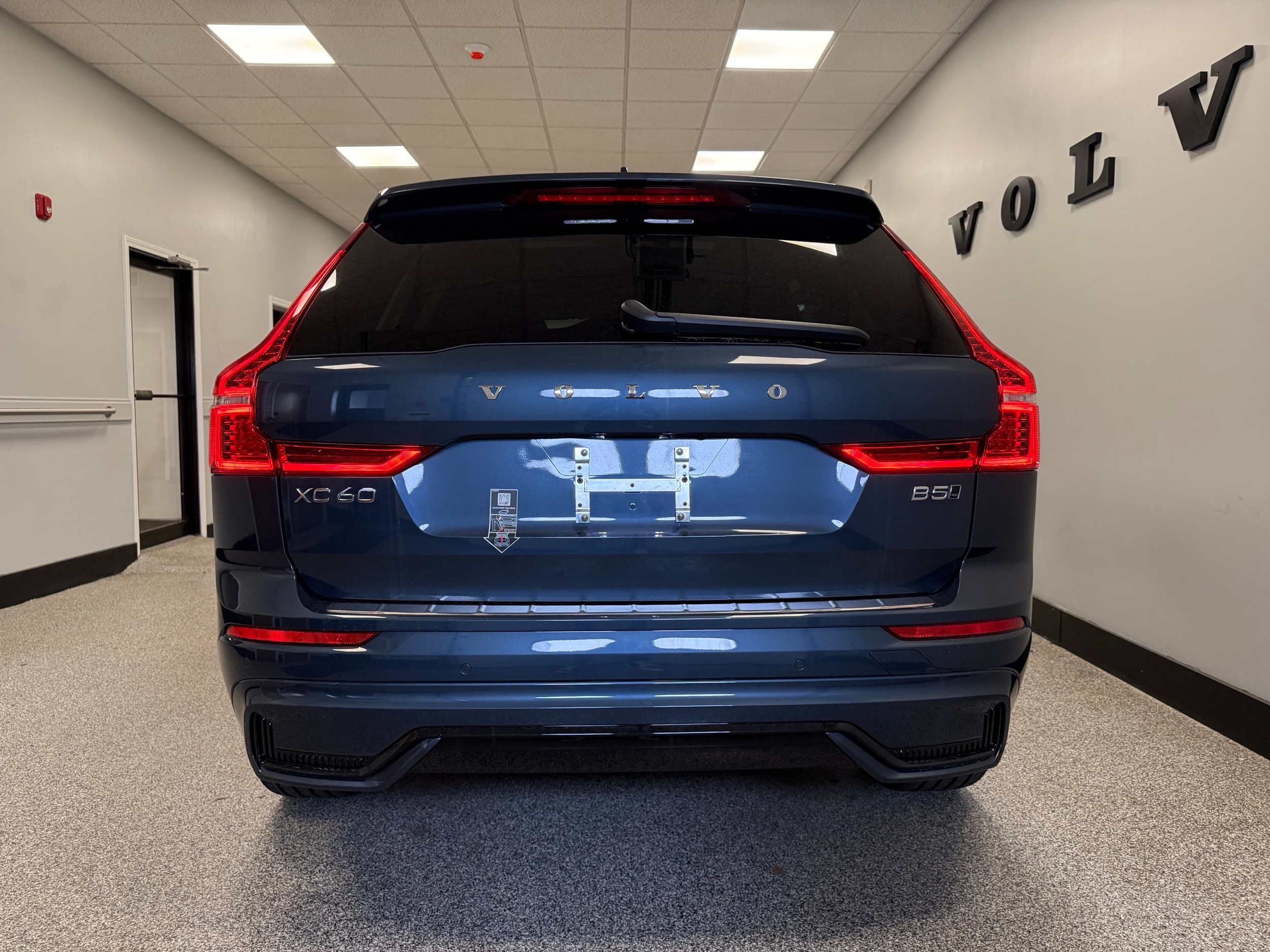 new 2025 Volvo XC60 car, priced at $55,335