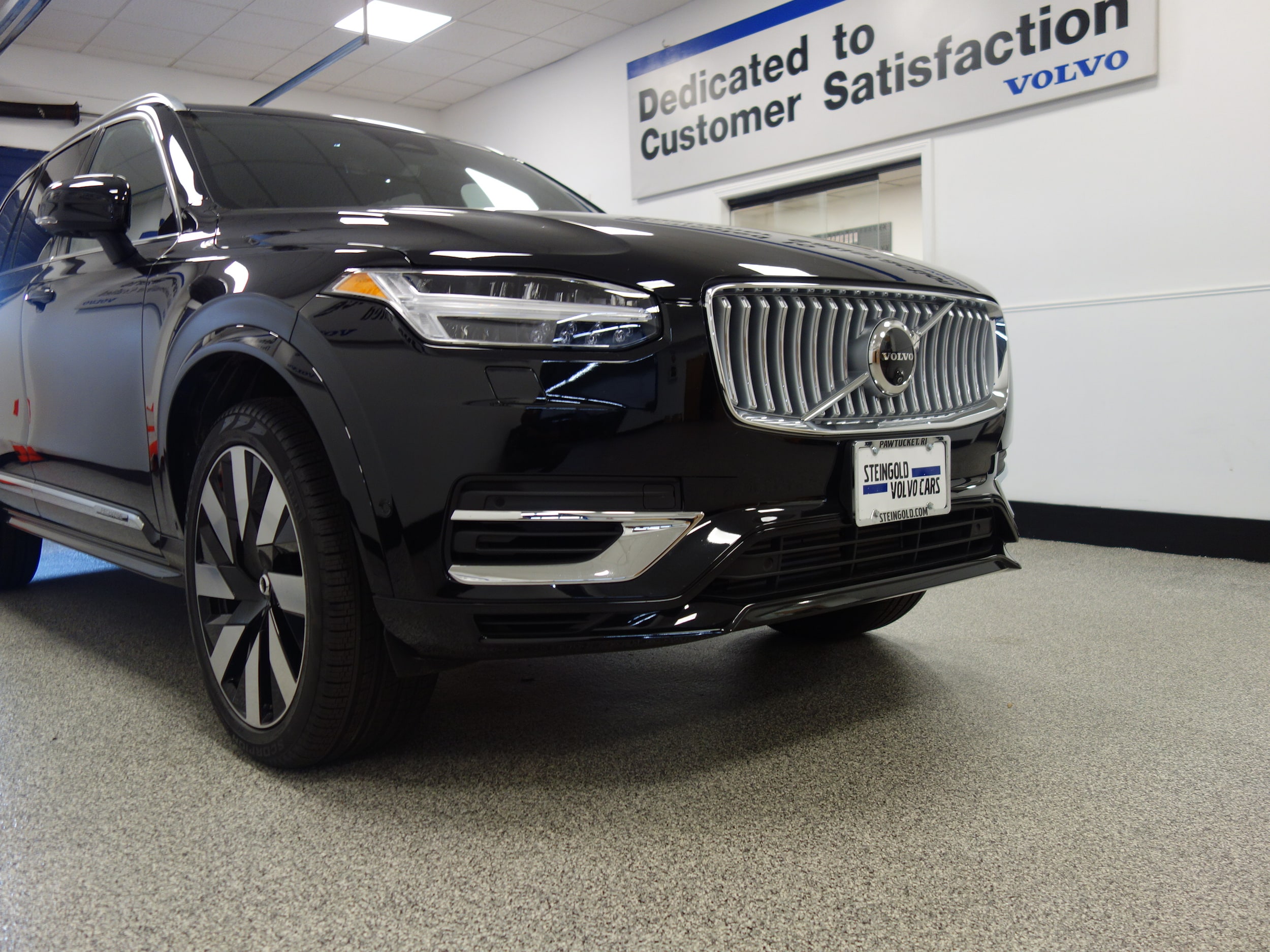 used 2024 Volvo XC90 plug-in hybrid car, priced at $78,635