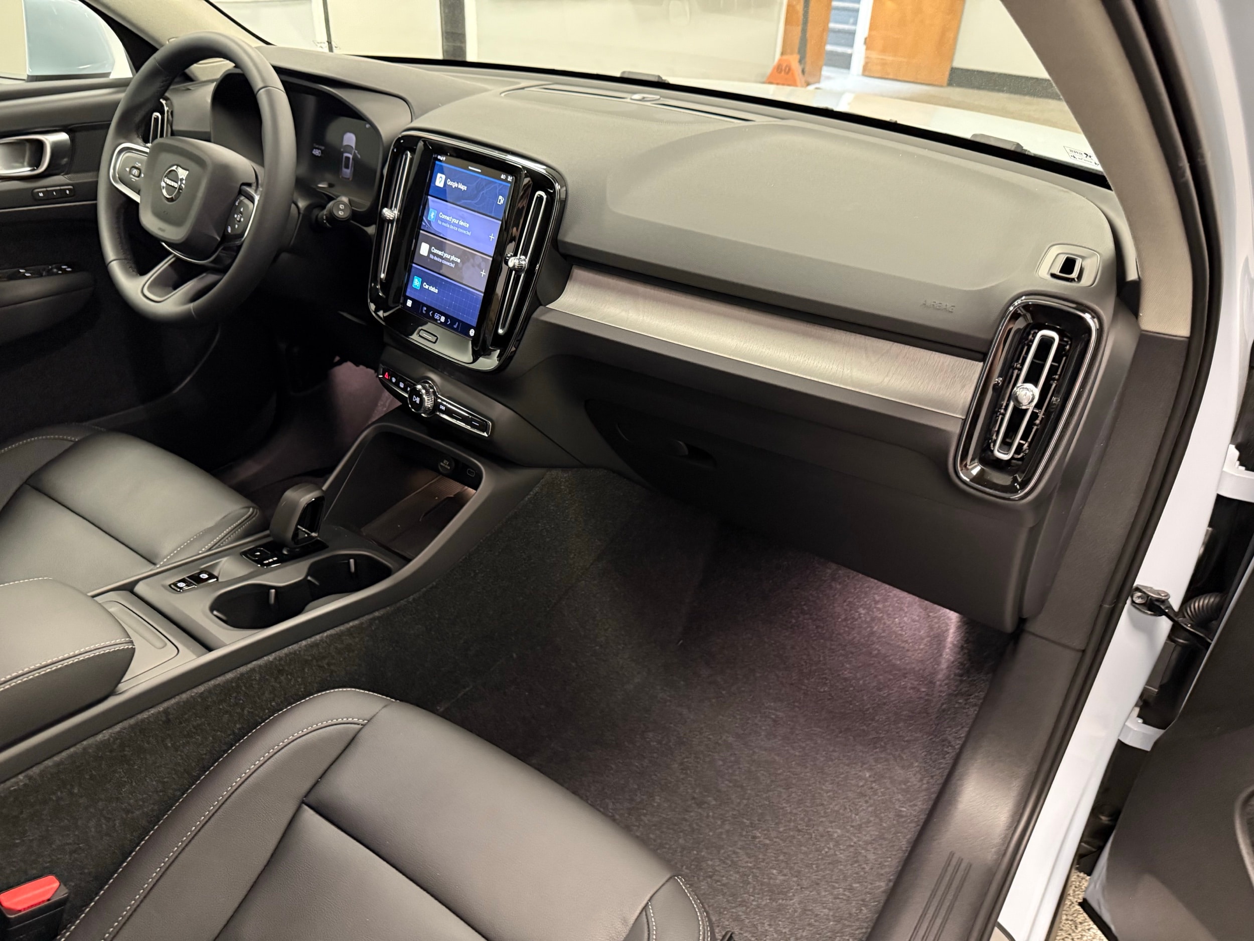 new 2025 Volvo XC40 car, priced at $44,595
