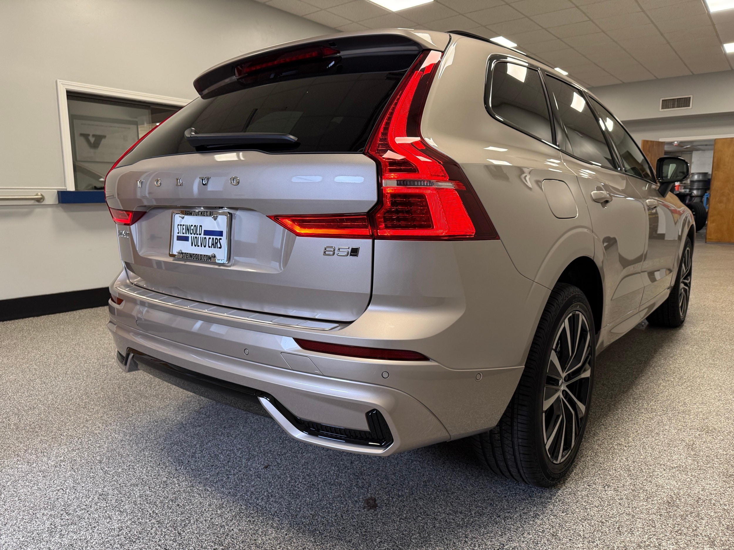 new 2025 Volvo XC60 car, priced at $55,360