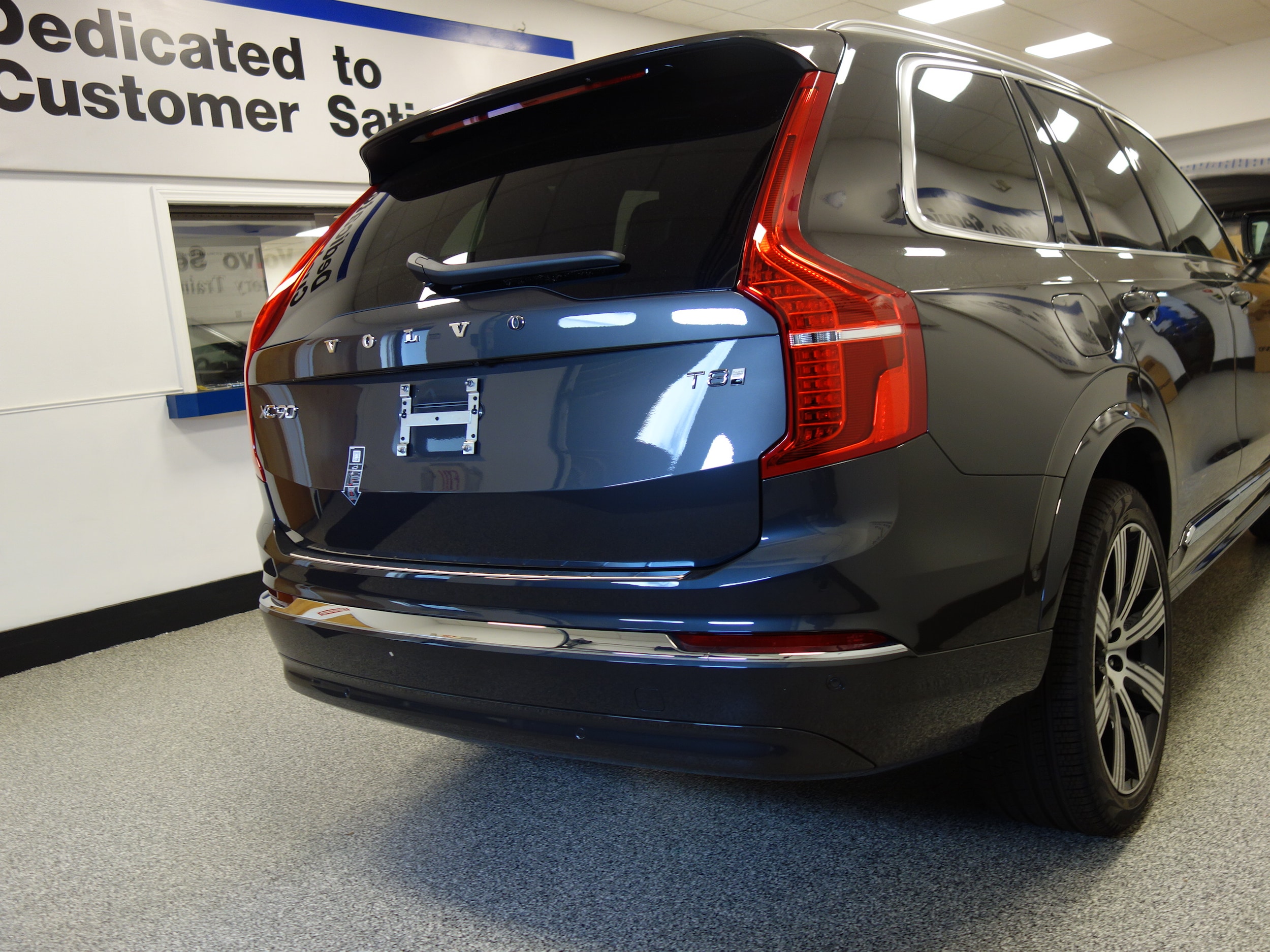 new 2025 Volvo XC90 plug-in hybrid car, priced at $78,950