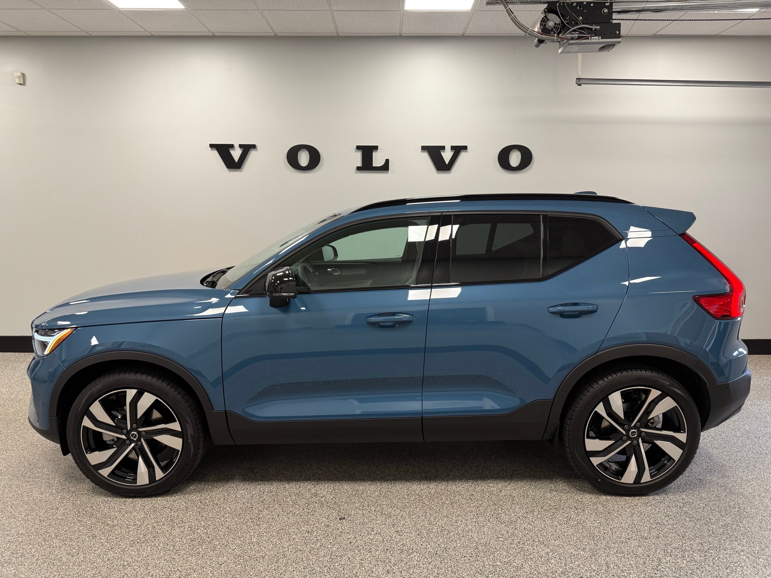 new 2025 Volvo XC40 car, priced at $49,810