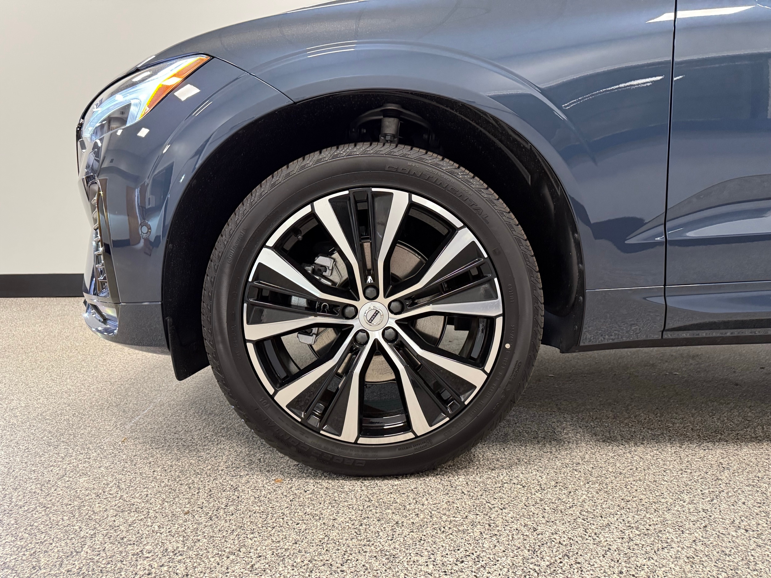 new 2025 Volvo XC60 car, priced at $59,645