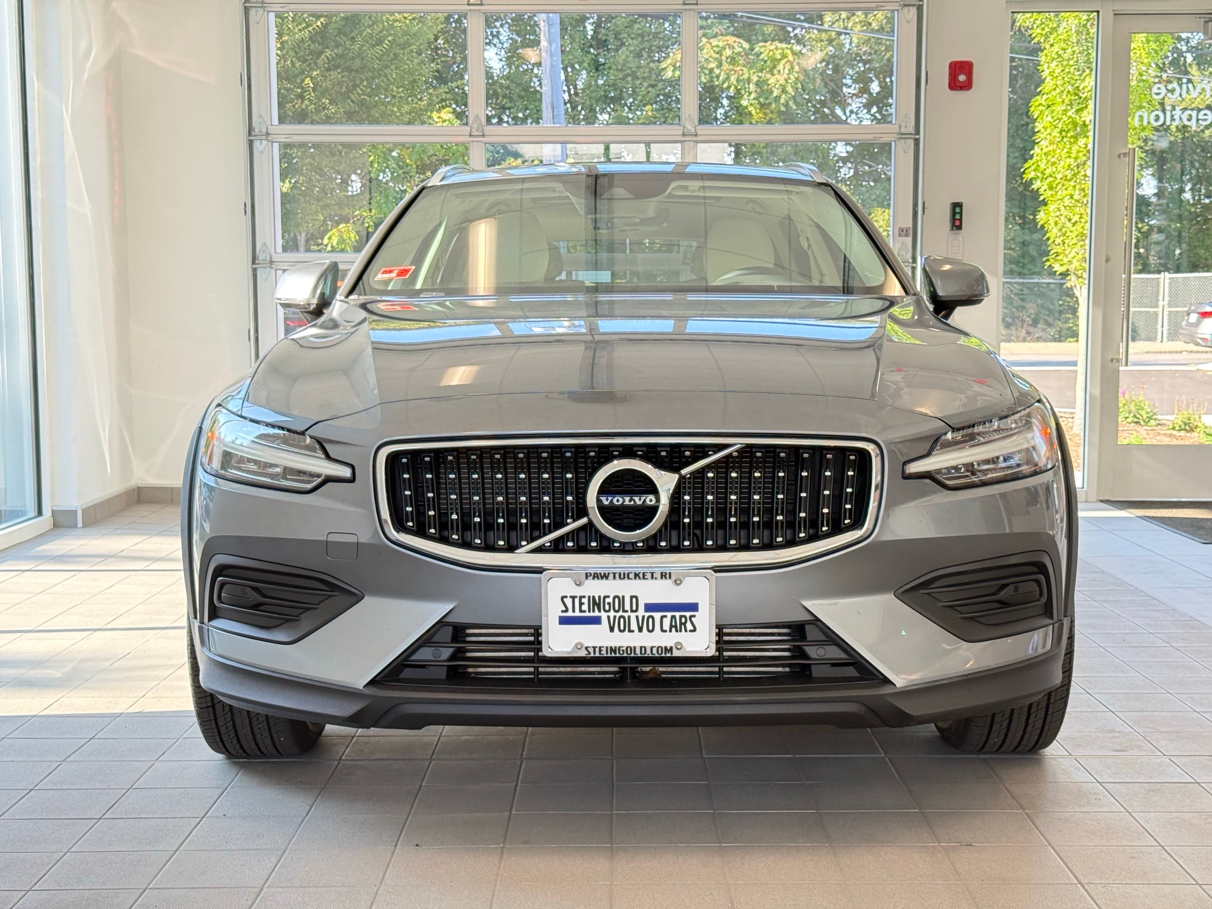 used 2020 Volvo V60 Cross Country car, priced at $31,500