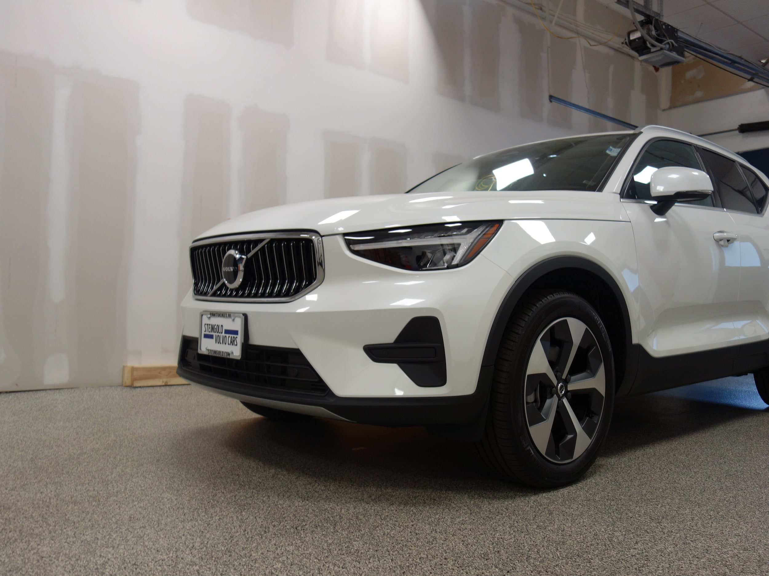 new 2025 Volvo XC40 car, priced at $46,015