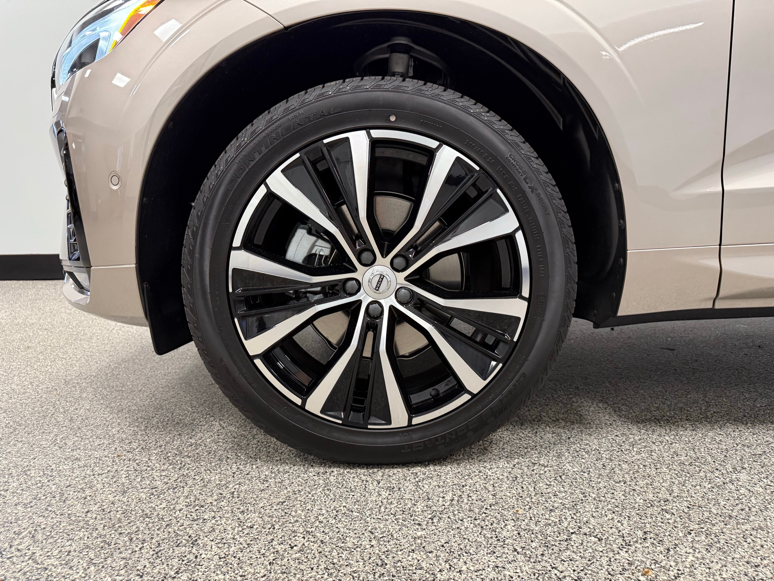 new 2025 Volvo XC60 car, priced at $55,360