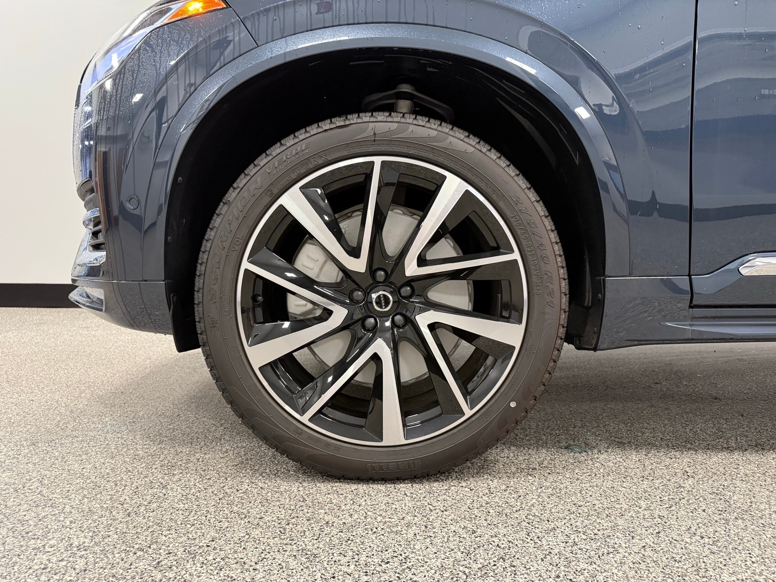 new 2025 Volvo XC90 car, priced at $69,450