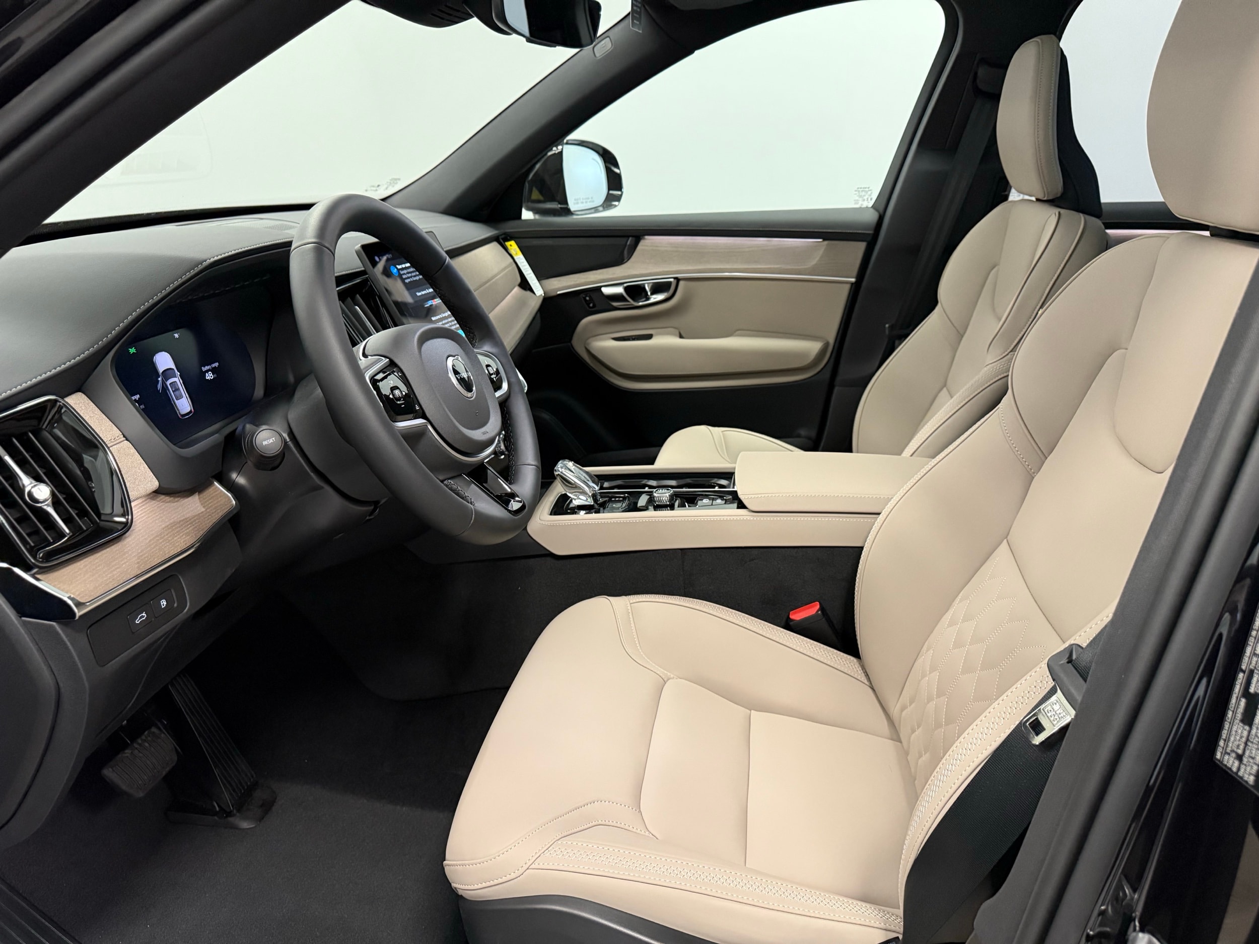 new 2025 Volvo XC90 plug-in hybrid car, priced at $77,895