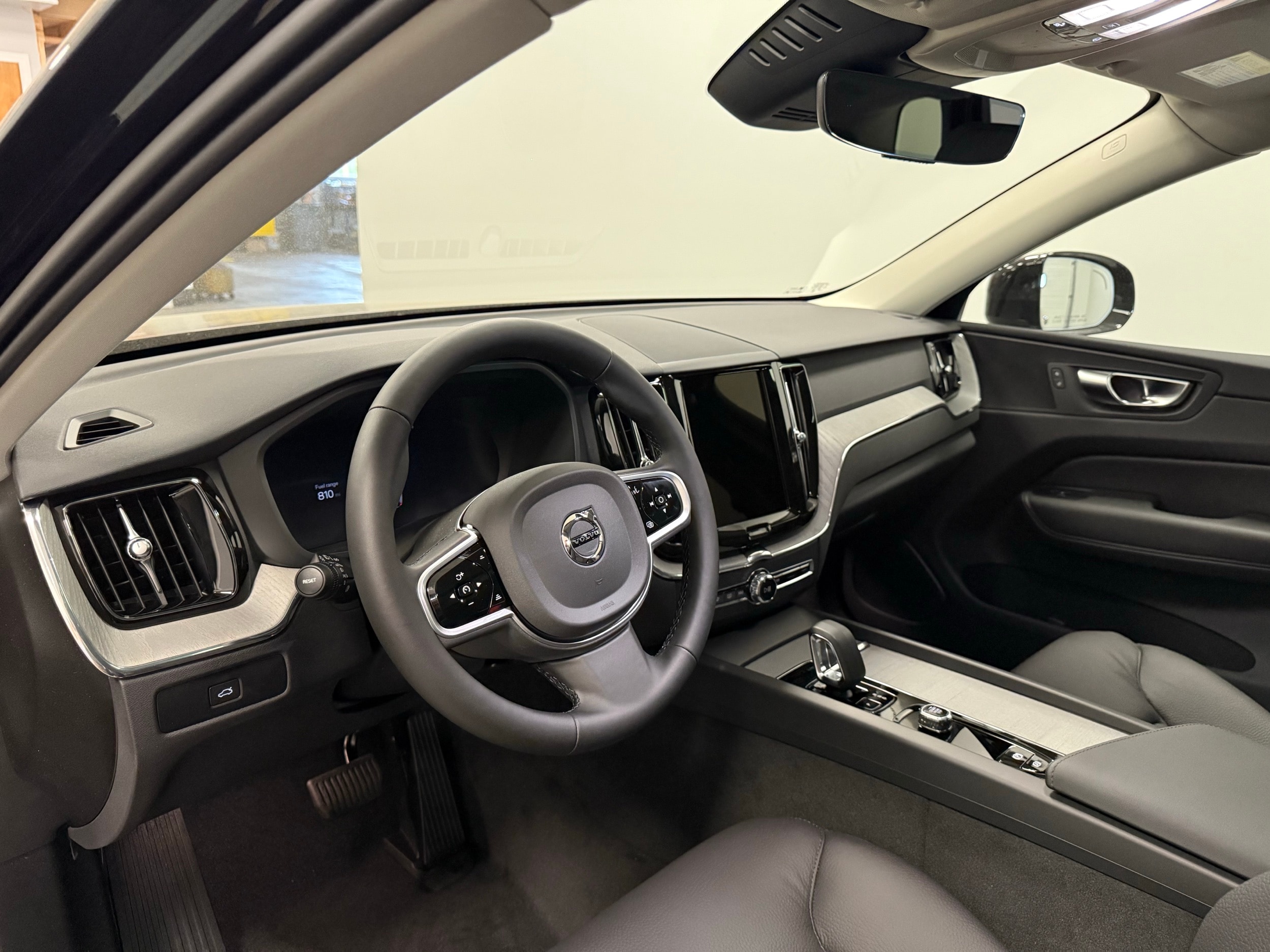 new 2025 Volvo XC60 car, priced at $55,360