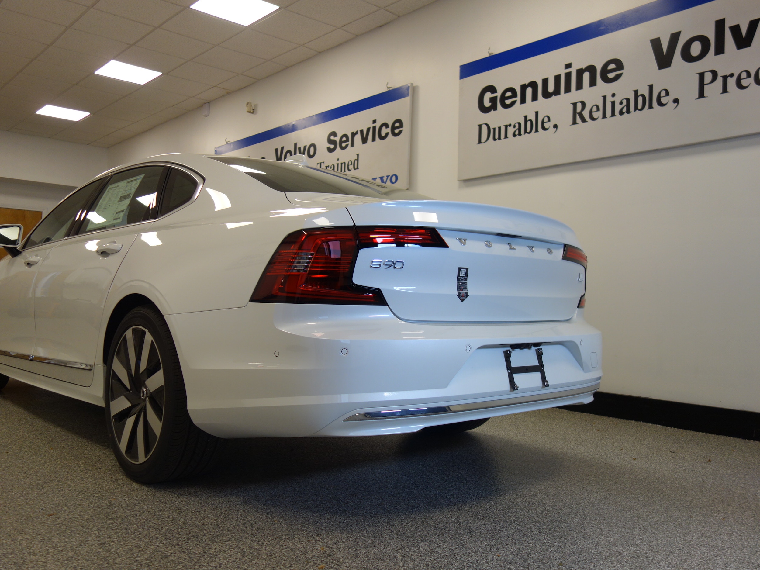 new 2024 Volvo S90 plug-in hybrid car, priced at $78,495