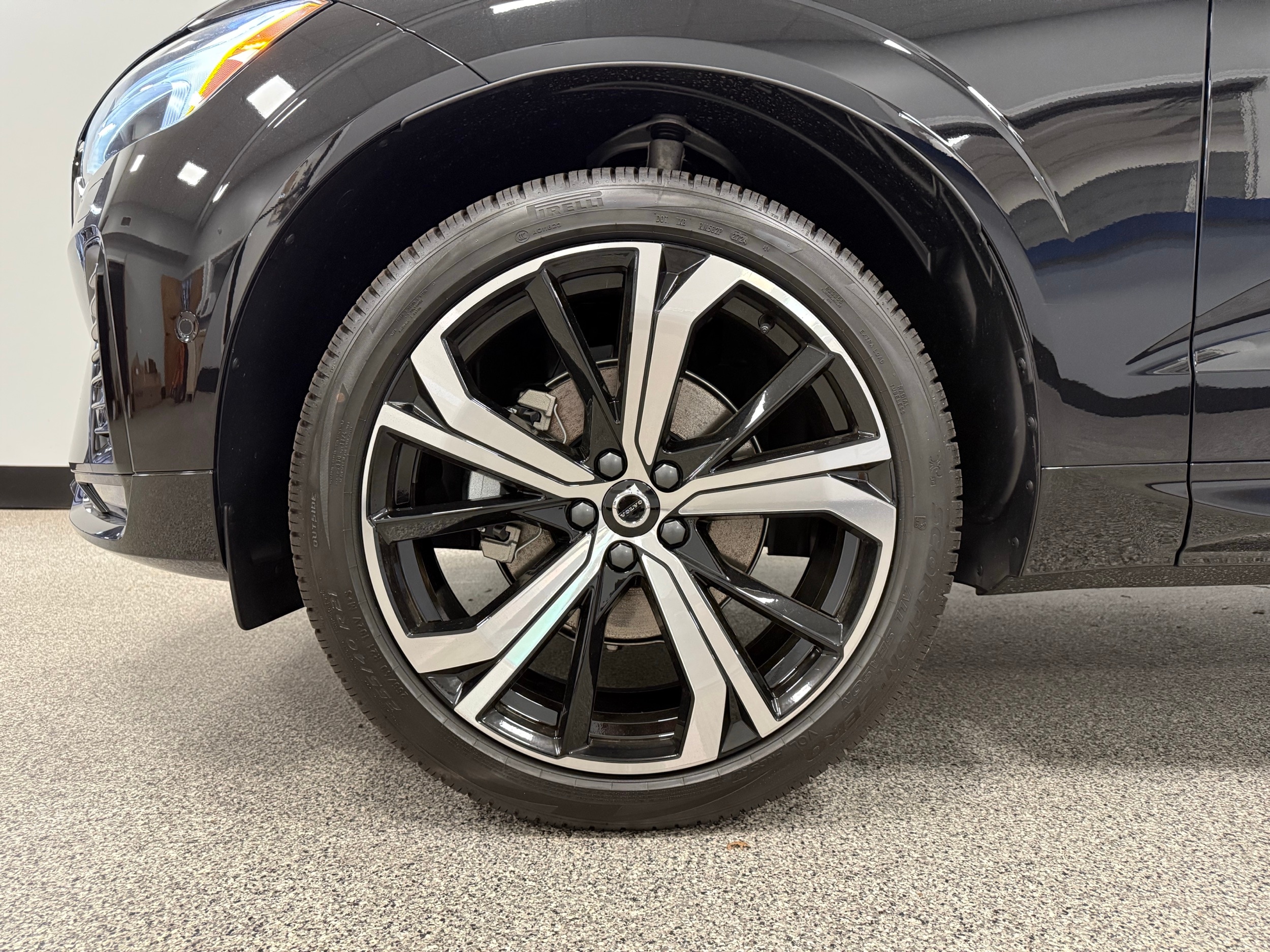 new 2025 Volvo XC60 car, priced at $61,005