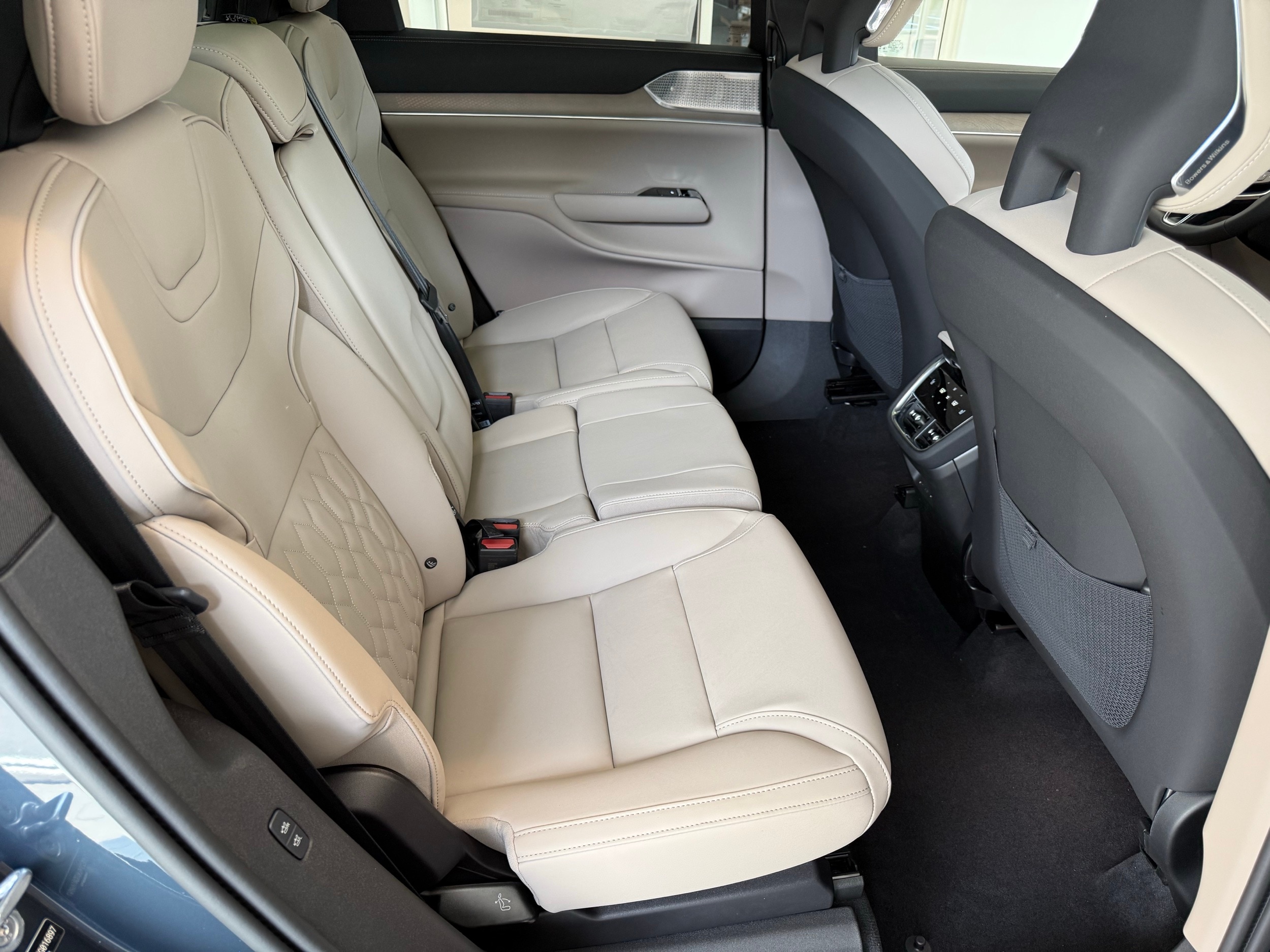 new 2025 Volvo EX90 car, priced at $94,640