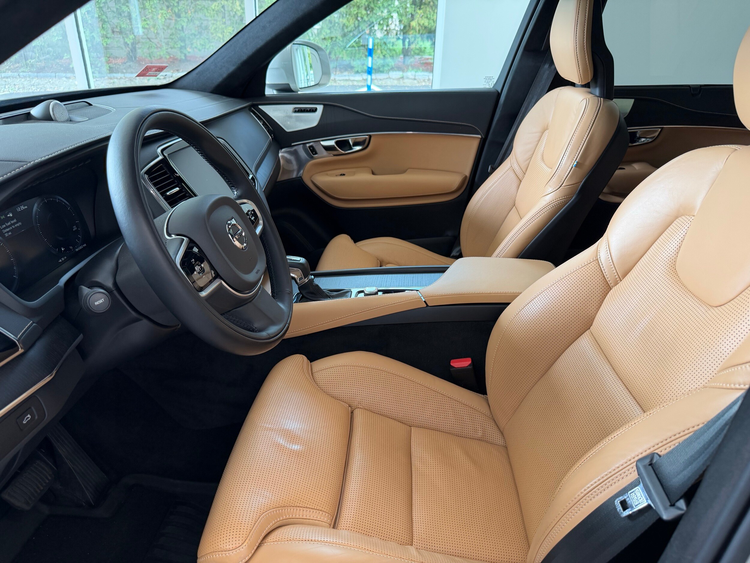 used 2021 Volvo XC90 car, priced at $38,400