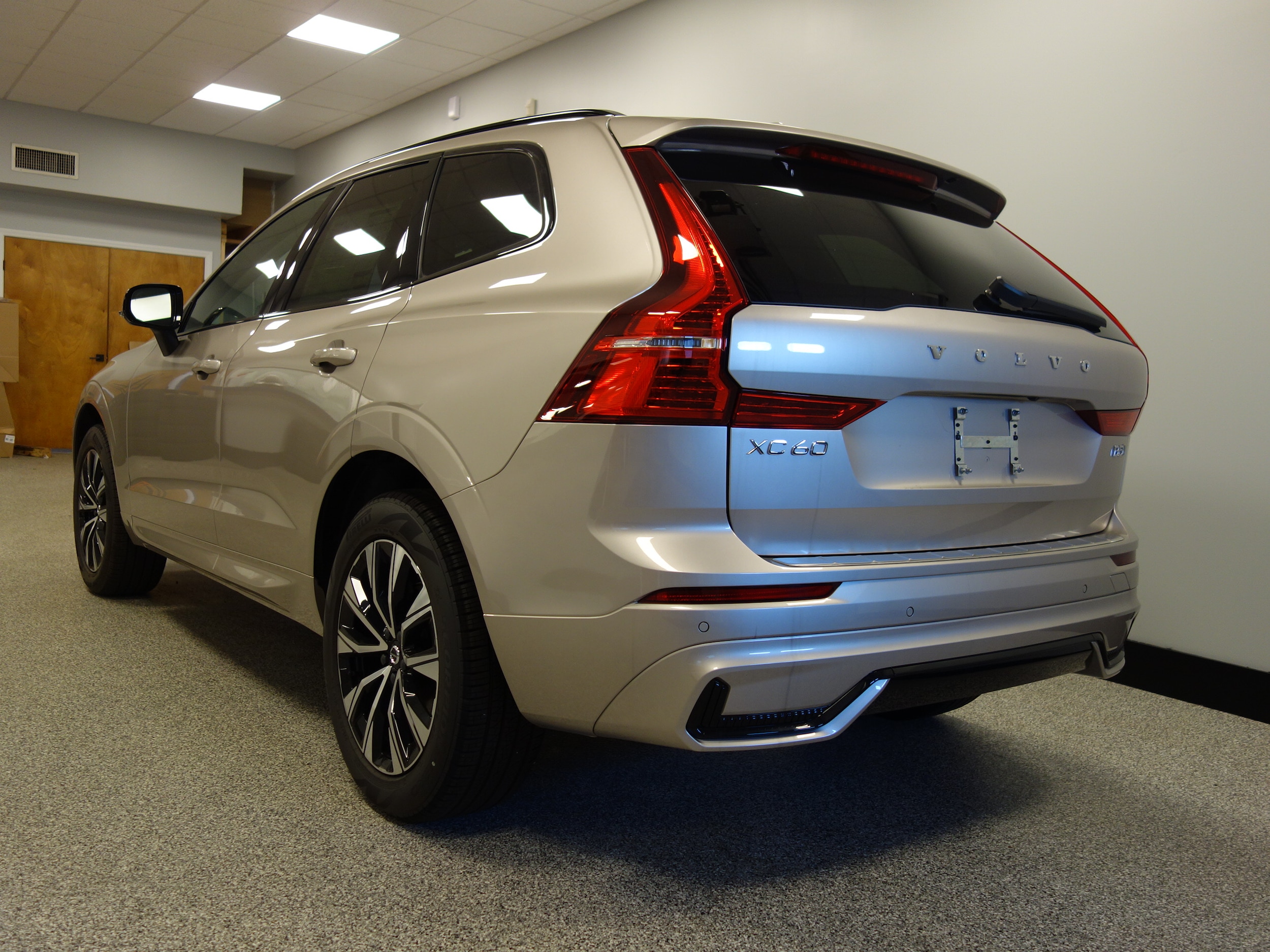 new 2025 Volvo XC60 car, priced at $52,070