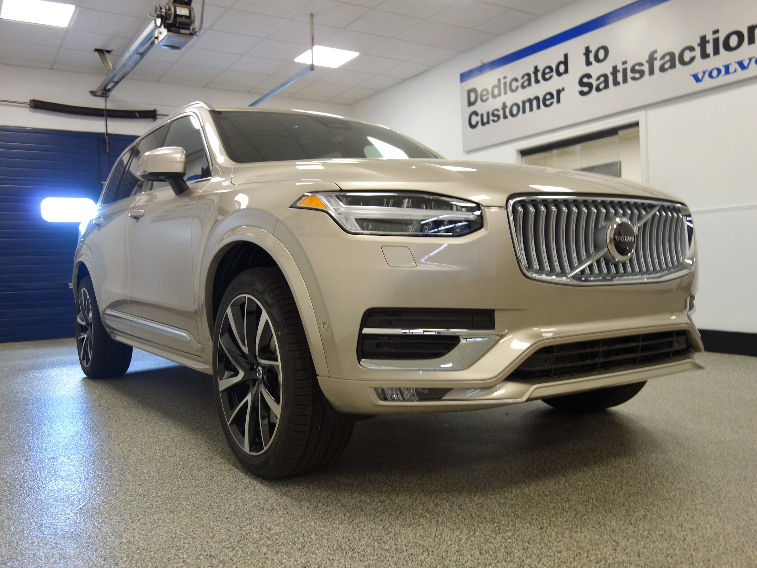 new 2024 Volvo XC90 car, priced at $72,655