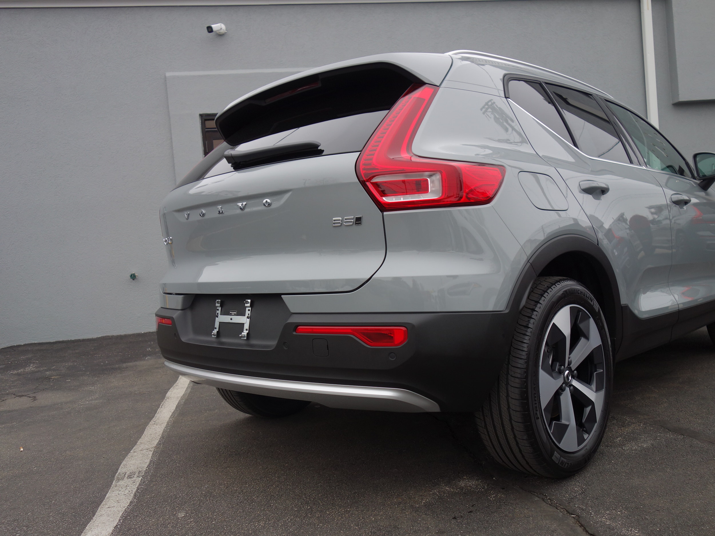 new 2025 Volvo XC40 car, priced at $46,015