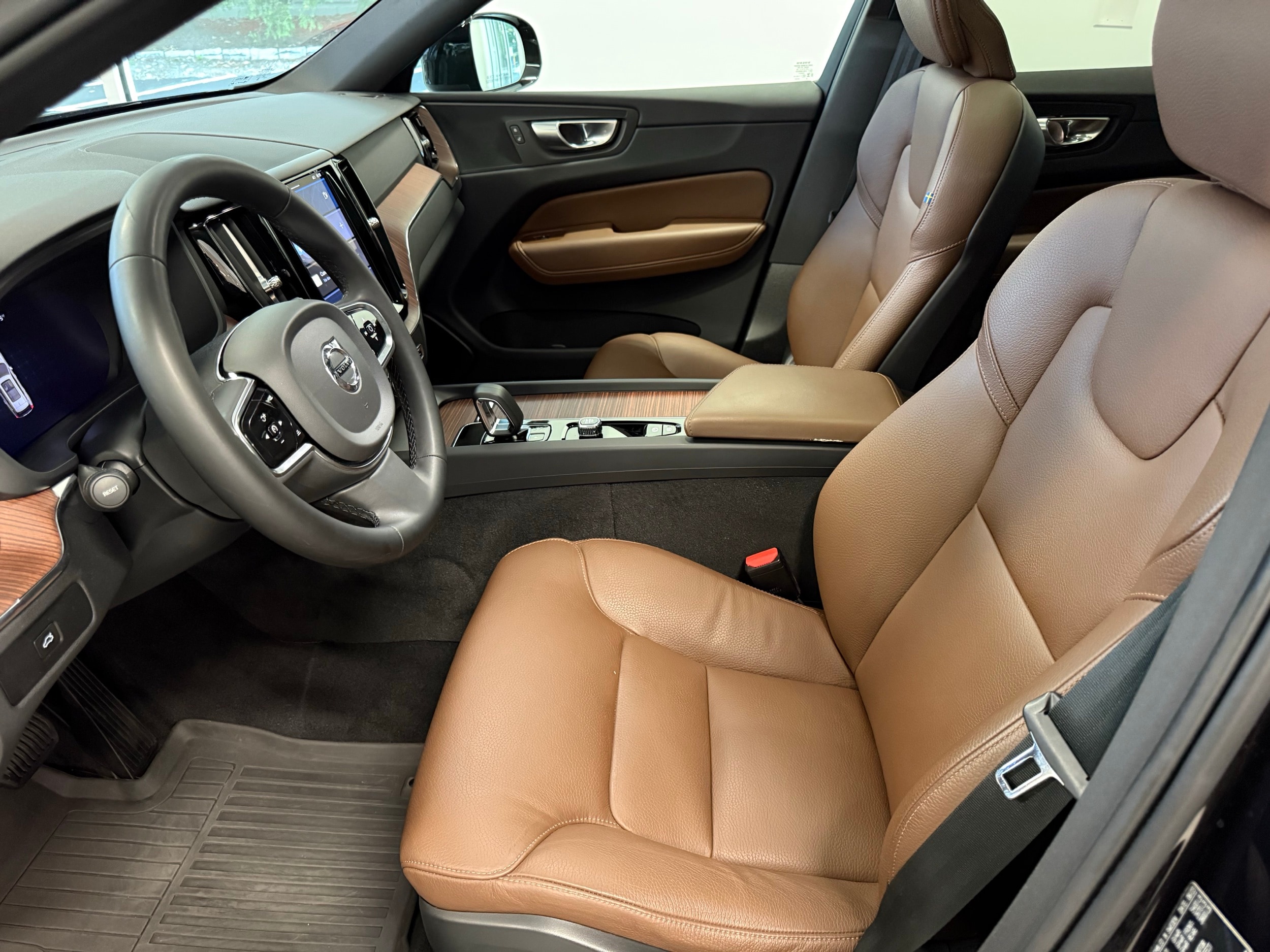 used 2024 Volvo XC60 car, priced at $38,900
