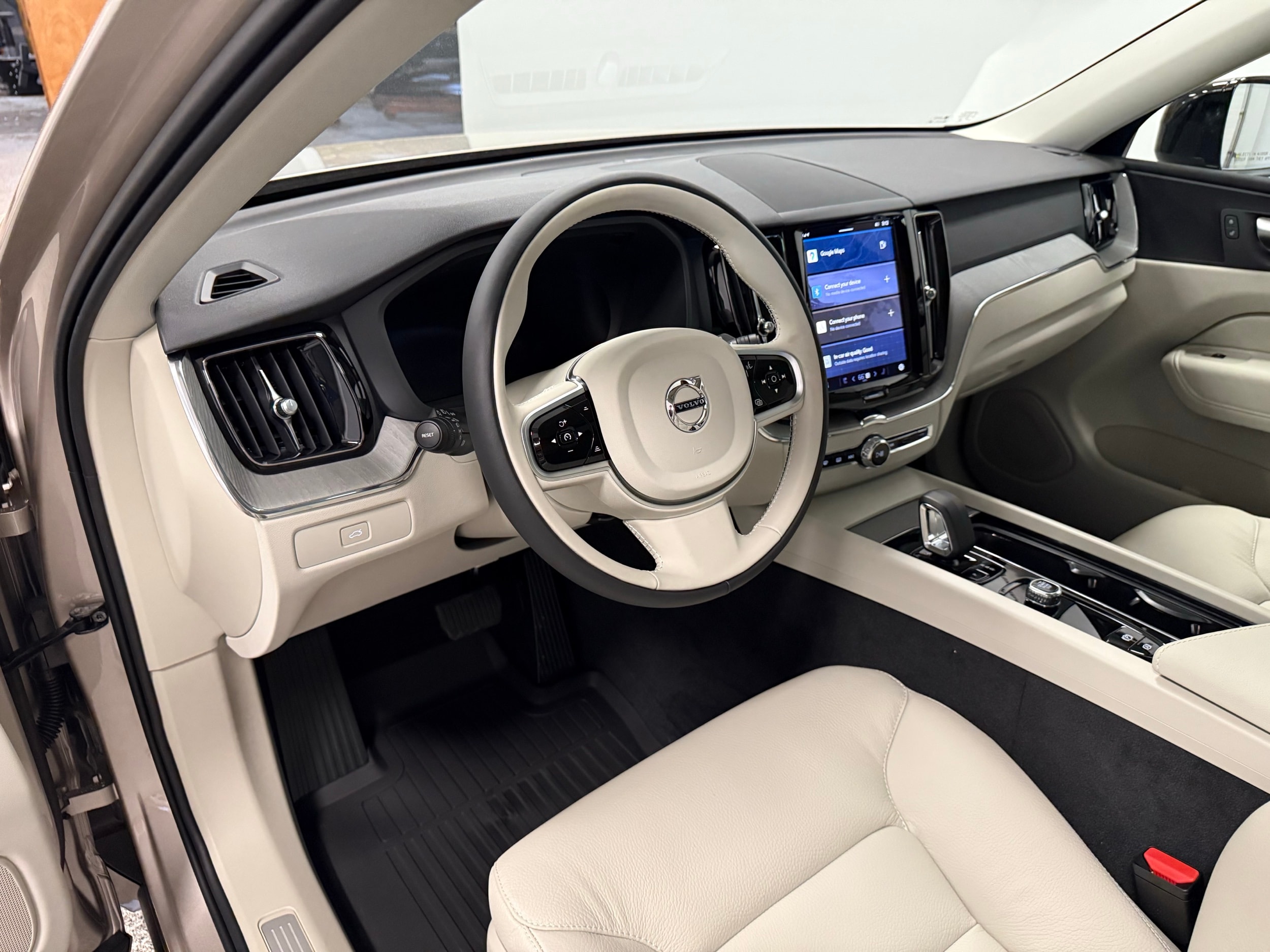 new 2025 Volvo XC60 car, priced at $55,360