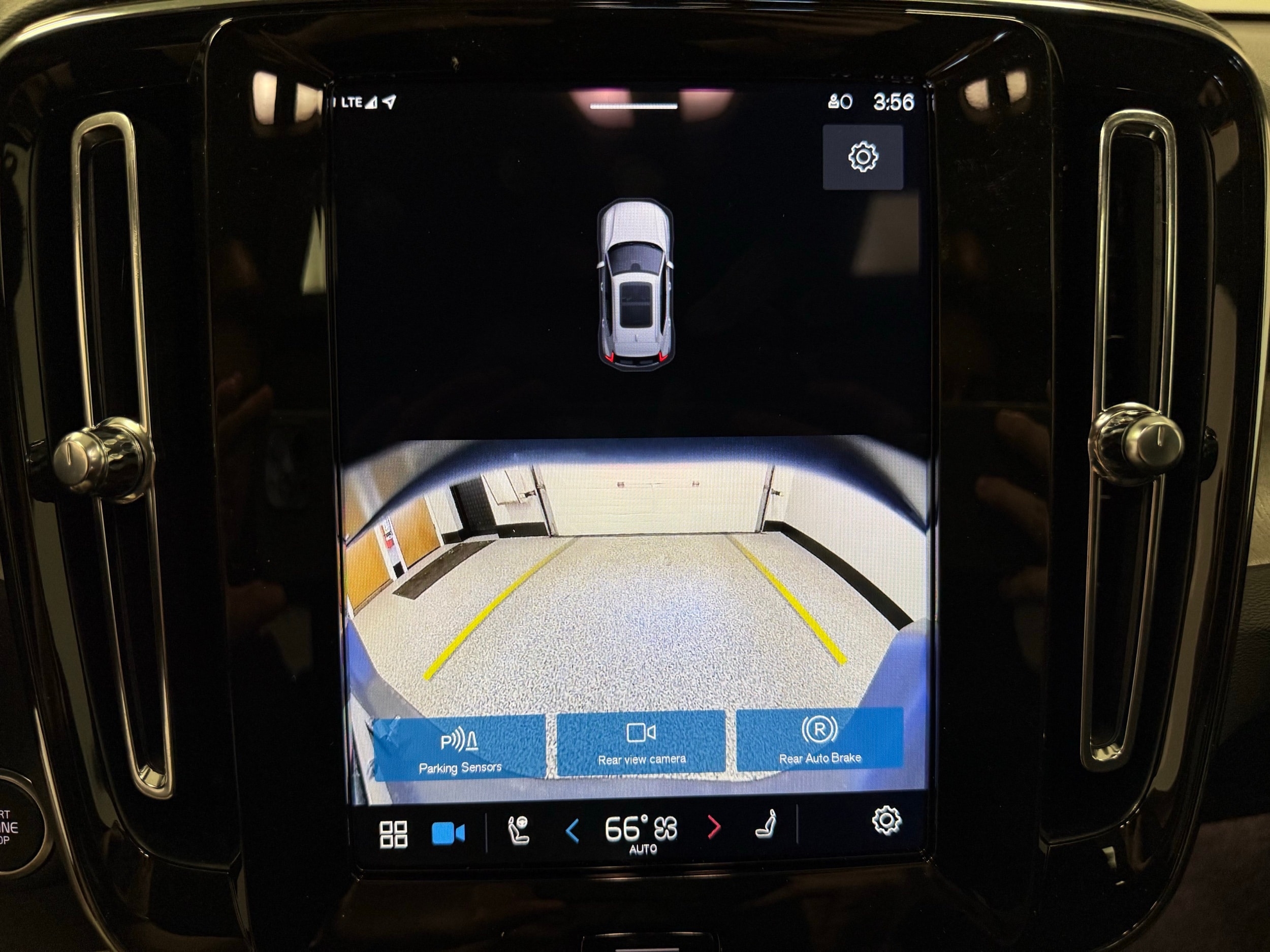 new 2025 Volvo XC40 car, priced at $44,595