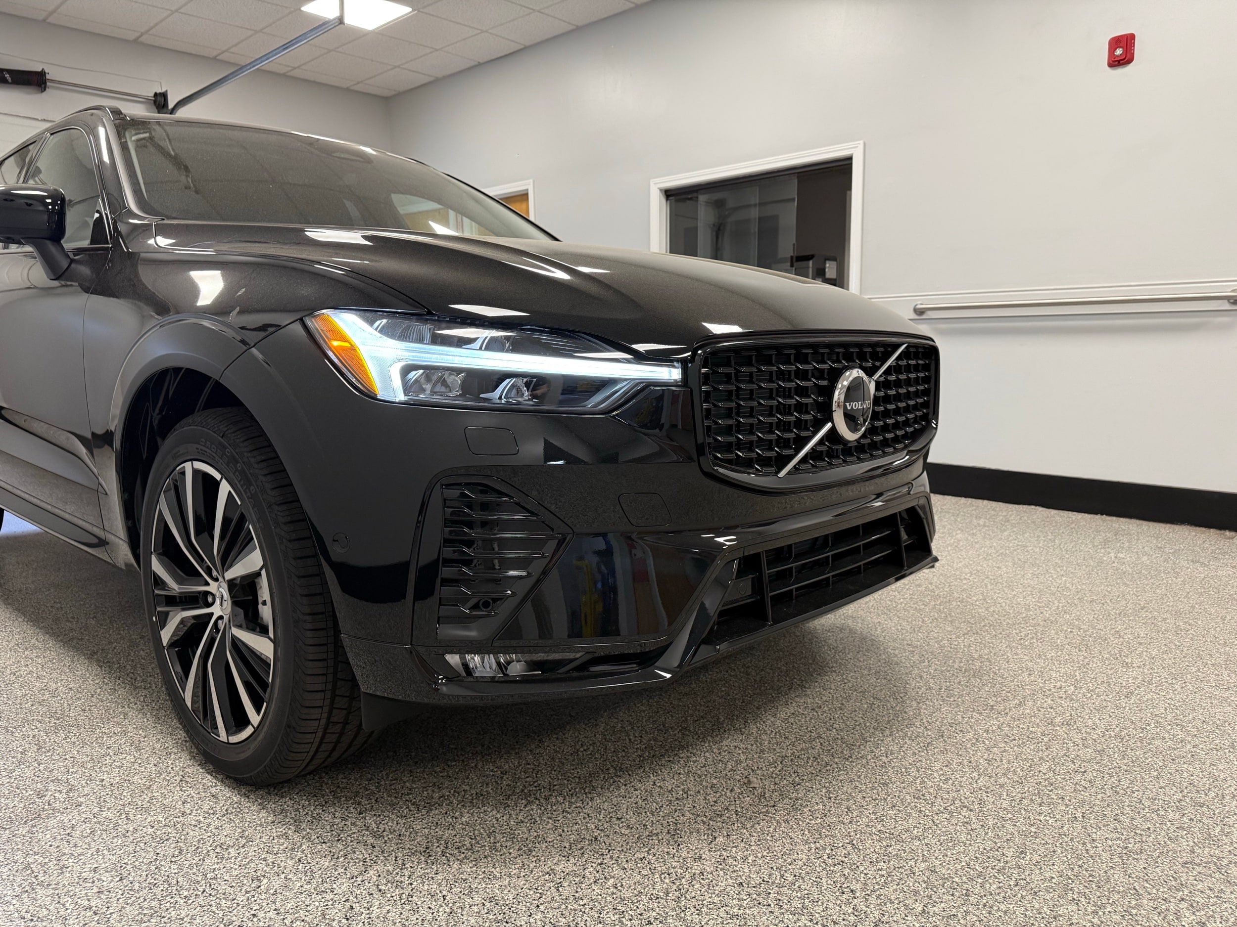 new 2025 Volvo XC60 car, priced at $55,360