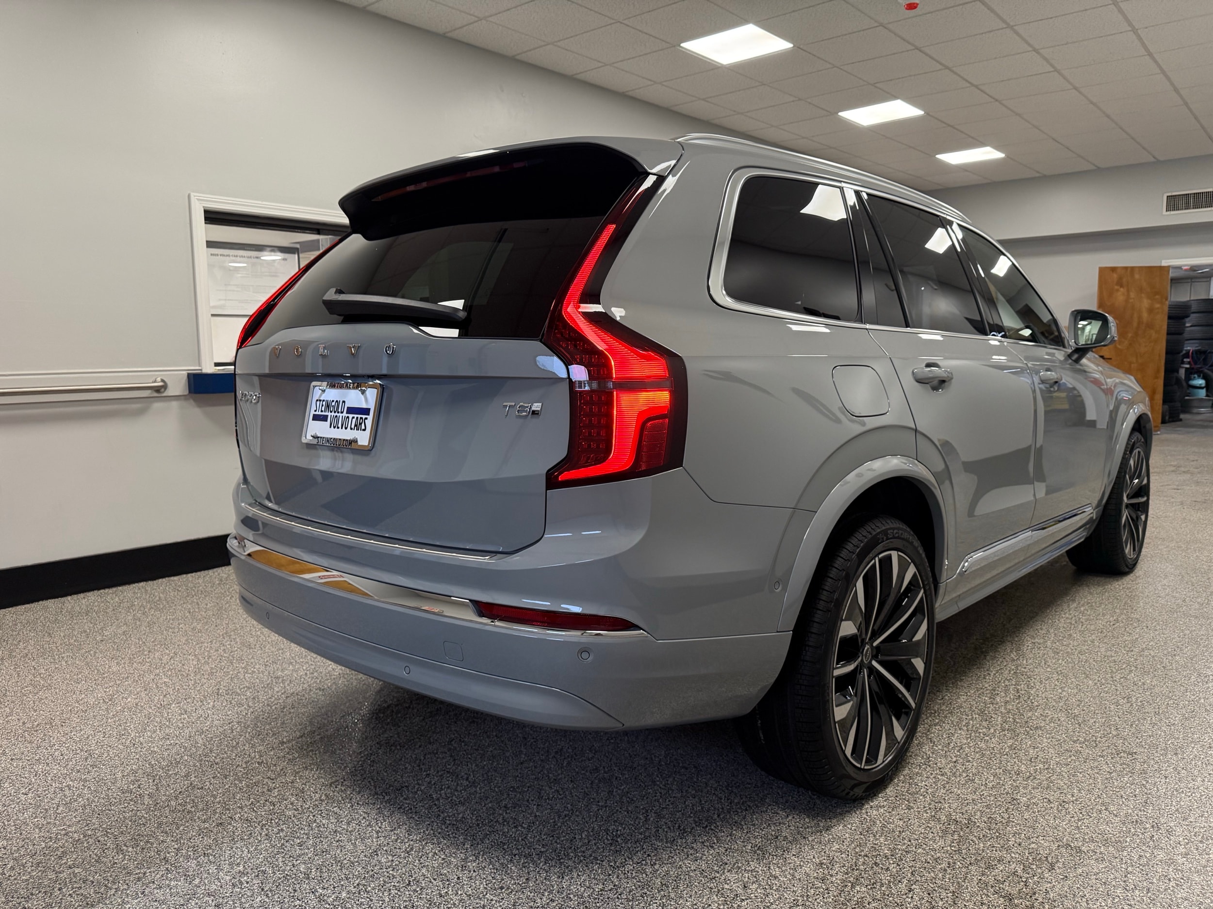 new 2025 Volvo XC90 plug-in hybrid car, priced at $78,805