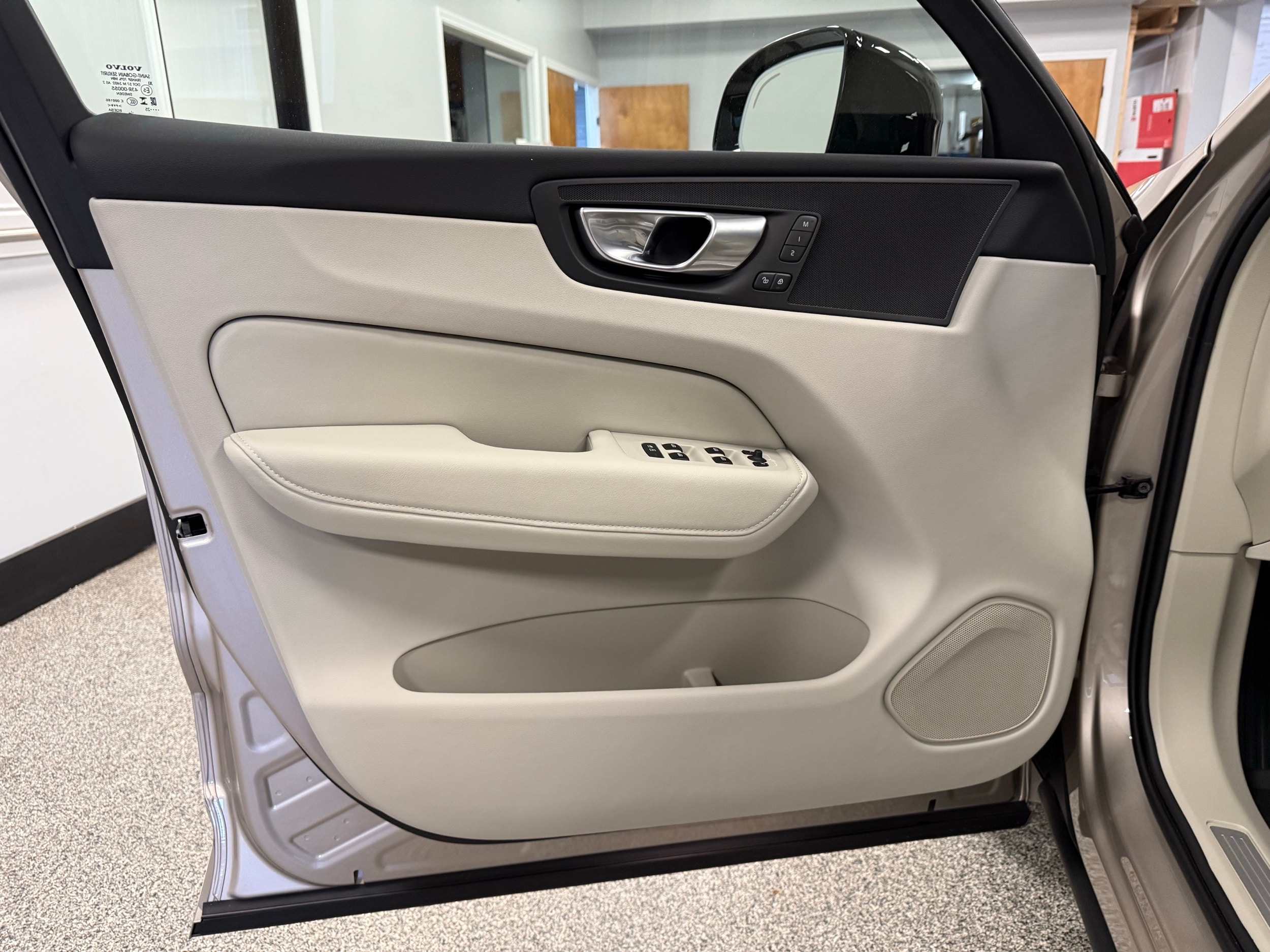 new 2025 Volvo XC60 car, priced at $55,360