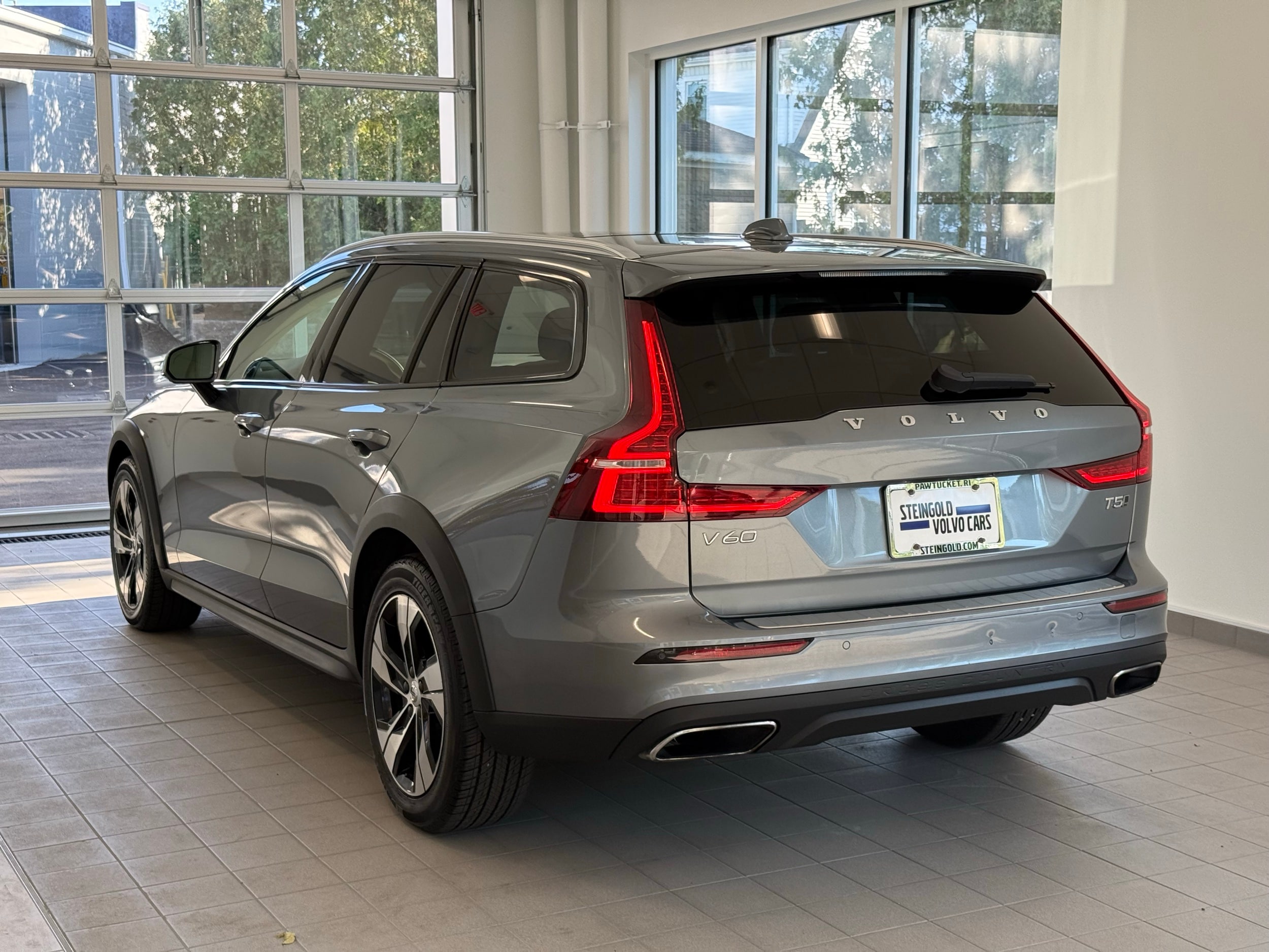 used 2020 Volvo V60 Cross Country car, priced at $31,500