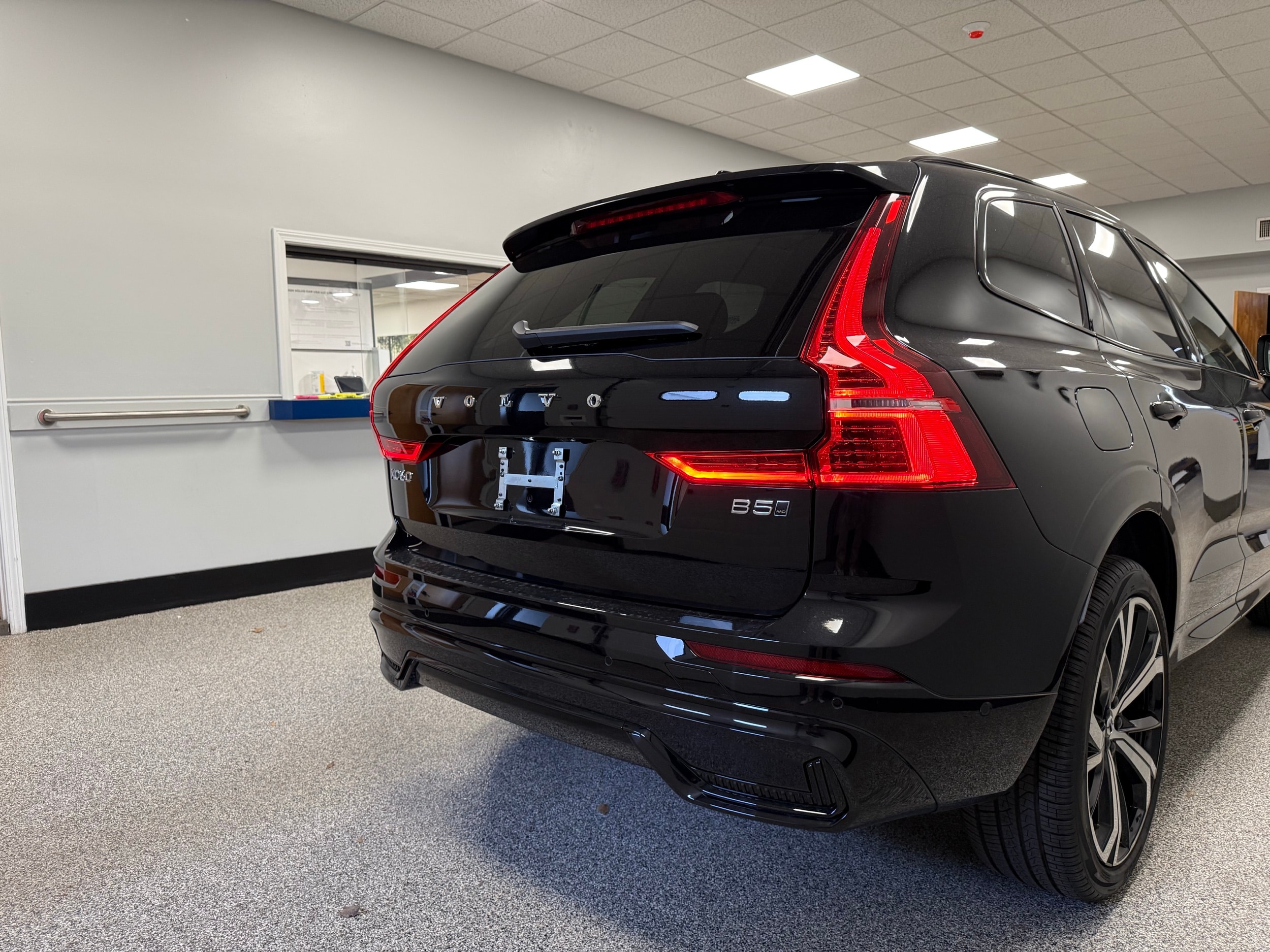 new 2025 Volvo XC60 car, priced at $61,005